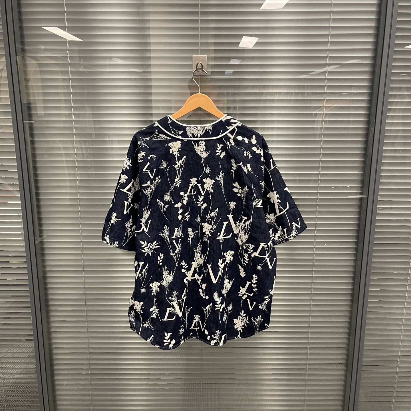 Louis Vuitton Louis Vuitton wheat print denim short-sleeve XL NWT Size US XL / EU 56 / 4 - 2 Thumbnail