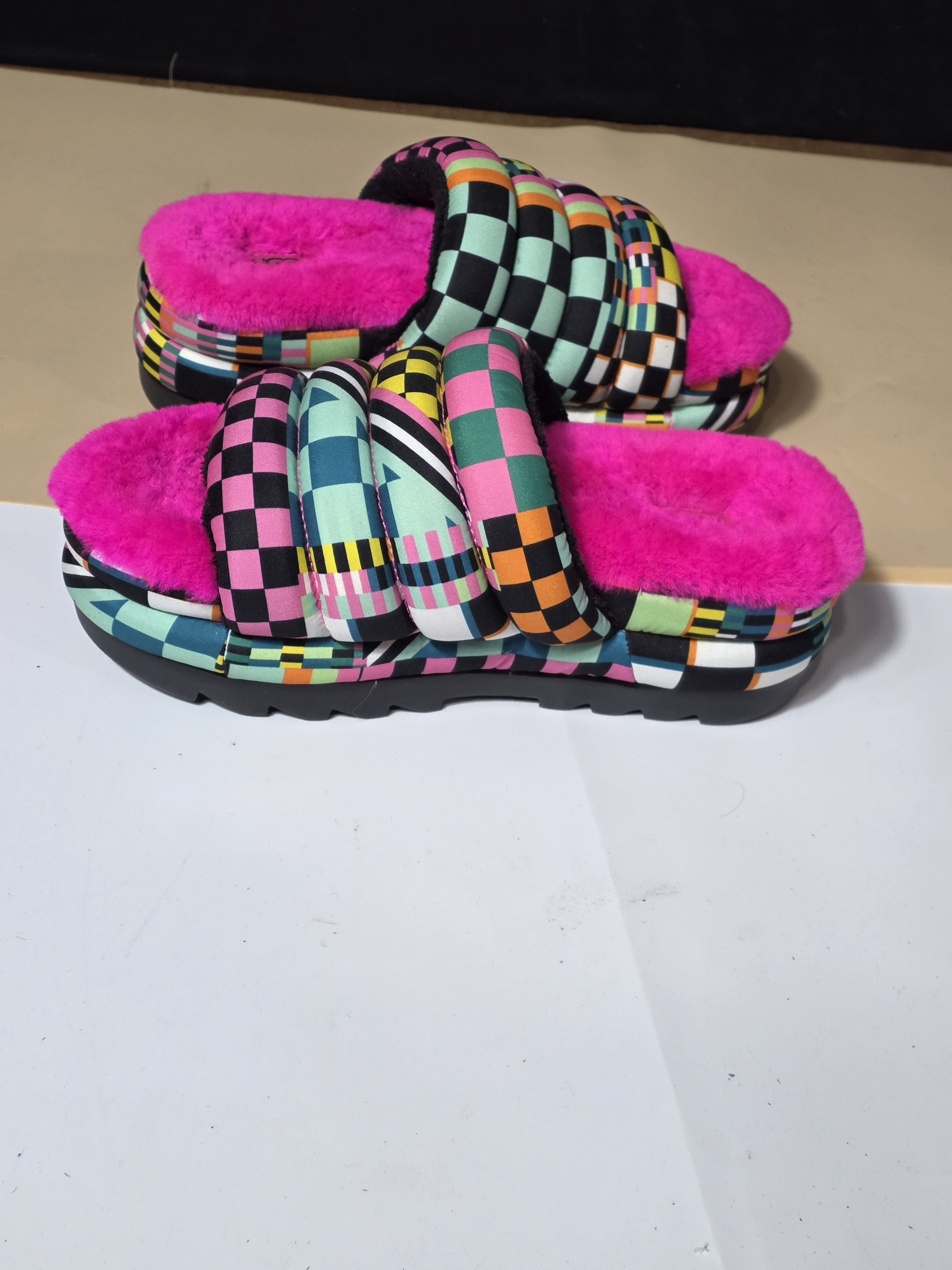 Ugg UGG Colorblock Puffy Slide Slippers Women’s Size 8 Size US 8 / IT 38 - 4 Thumbnail