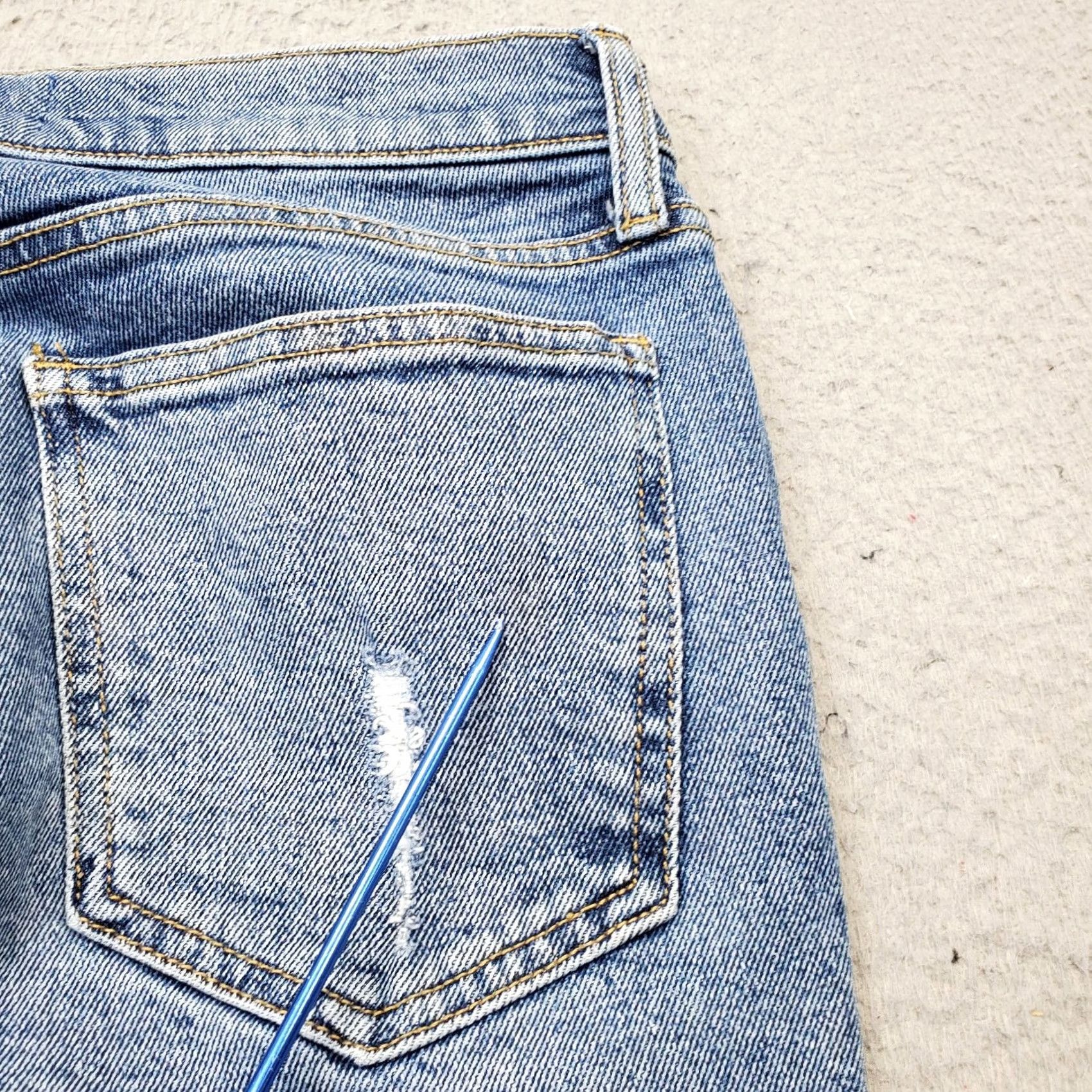 Gap Gap 1969 Straight Jeans Womens 28 Blue Denim Stretch Slim High-Rise Distressed Jeans 28 Womens Size 28 Blue Denim Distressed Modern Fit Size 28" / US 6 / IT 42 - 7 Thumbnail