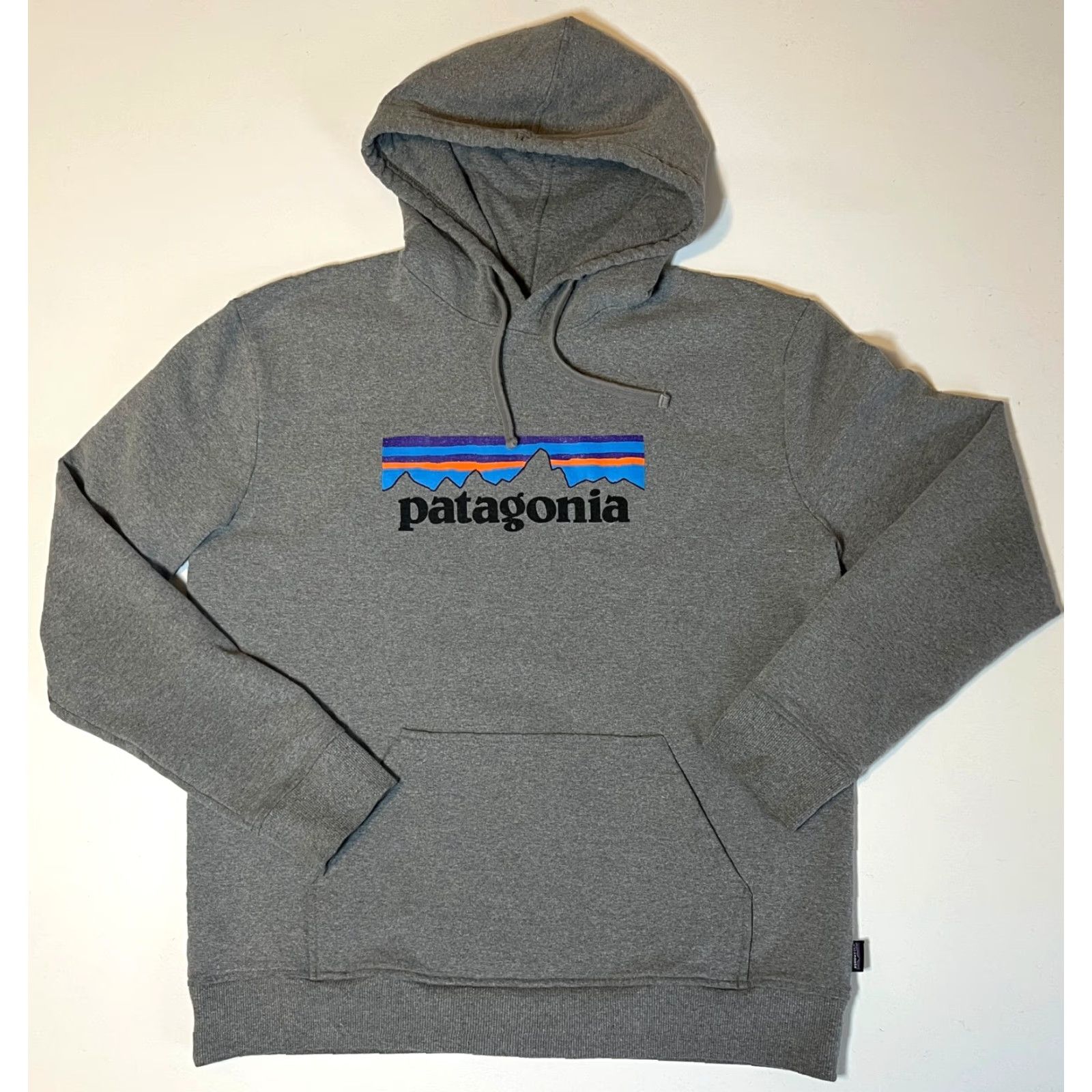 Patagonia Patagonia Men’s P-6 Logo Uprisal Hoody Shirt Regular Large Gray 39539 Outdoor Classic Hooded Mens Size US L / EU 52-54 / 3 - 4 Thumbnail