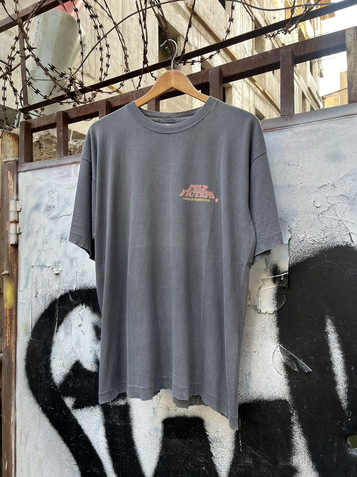 Vintage PULP FICTION 1994 authentic vintage promo T-Shirt Size US XL / EU 56 / 4 - 1 Thumbnail