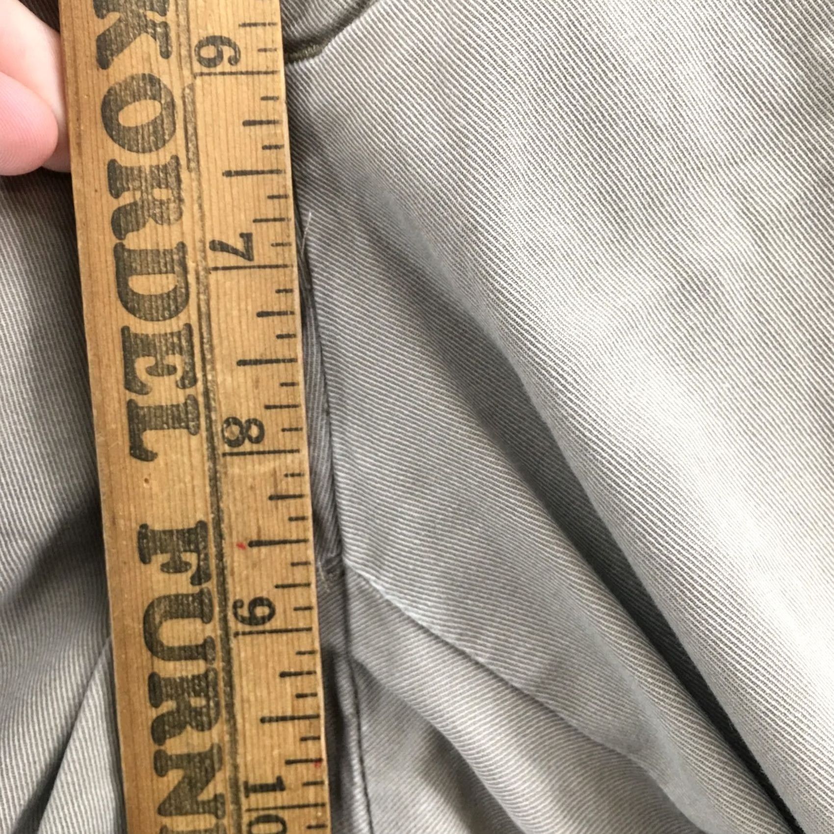 Banana Republic Banana Republic Chino Pants Womens Beige Mid Rise Flare Cut Zip Waist 30 Inseam 31 Size 30" / US 8 / IT 44 - 6 Thumbnail