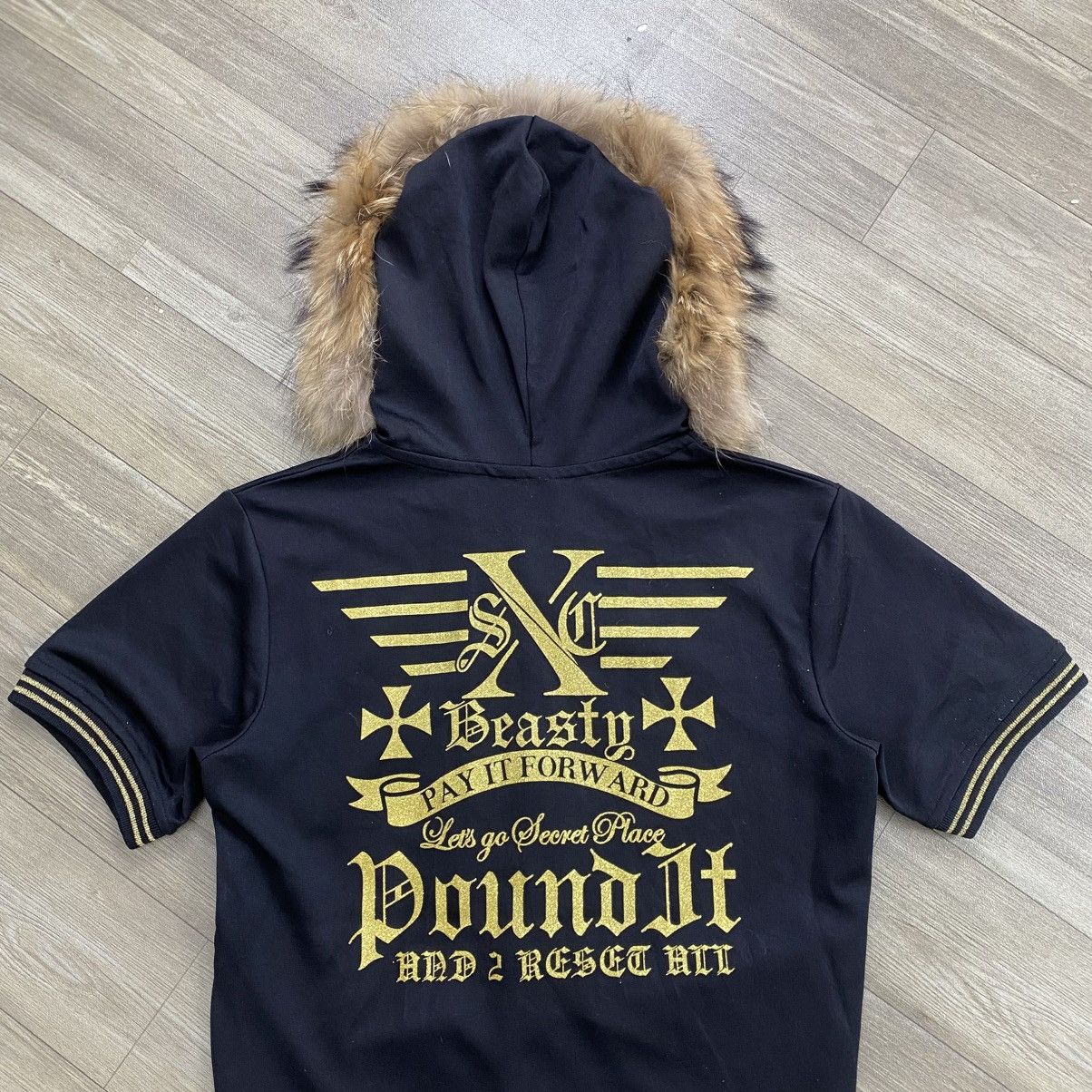 Japanese Brand 2000s Japanese Poem Skulls Cross Grunge Punk Fur Tee Hooded Size US L / EU 52-54 / 3 - 15 Thumbnail