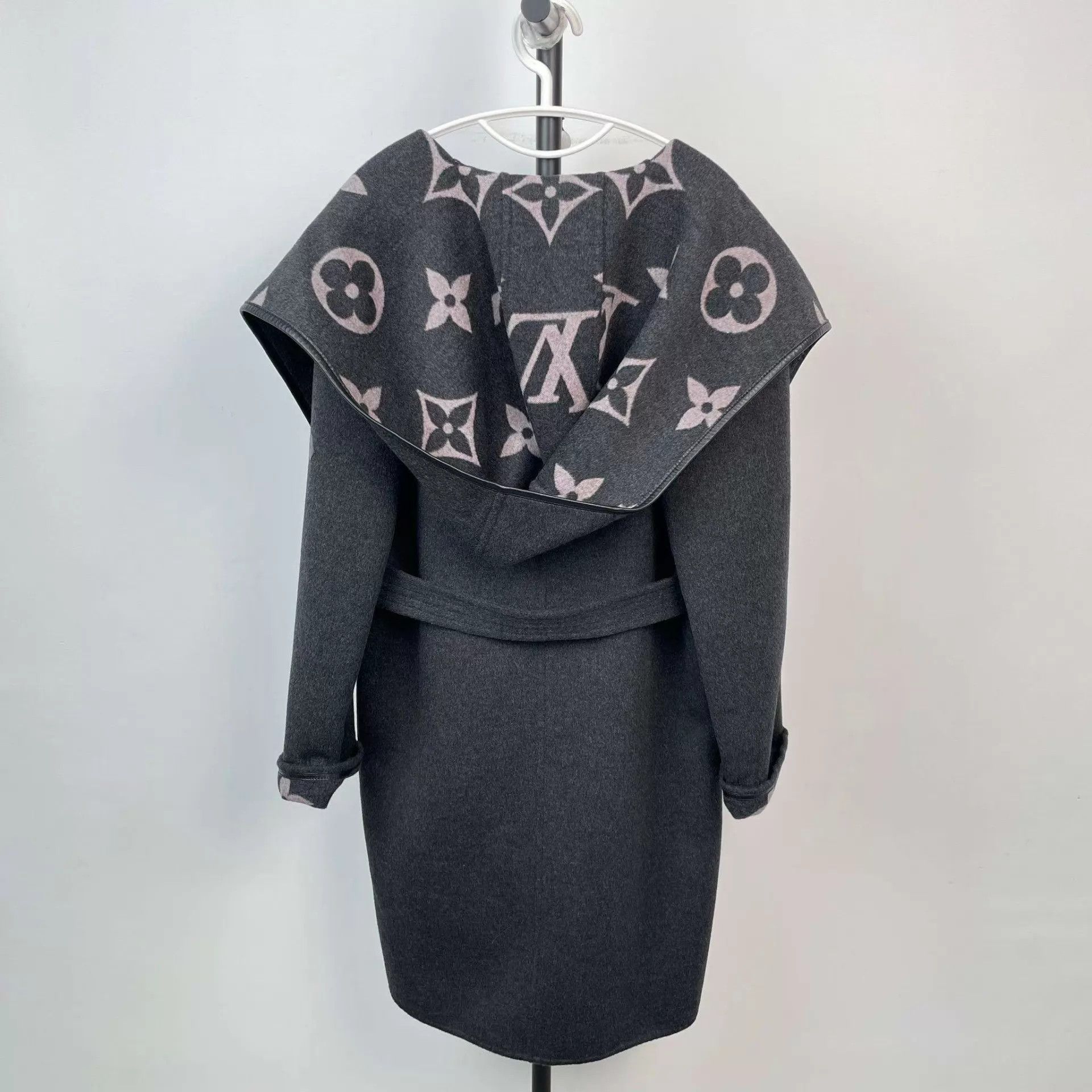 Louis Vuitton LV robe coat EU 36 Gray Size XS / US 0-2 / IT 36-38 - 2 Thumbnail