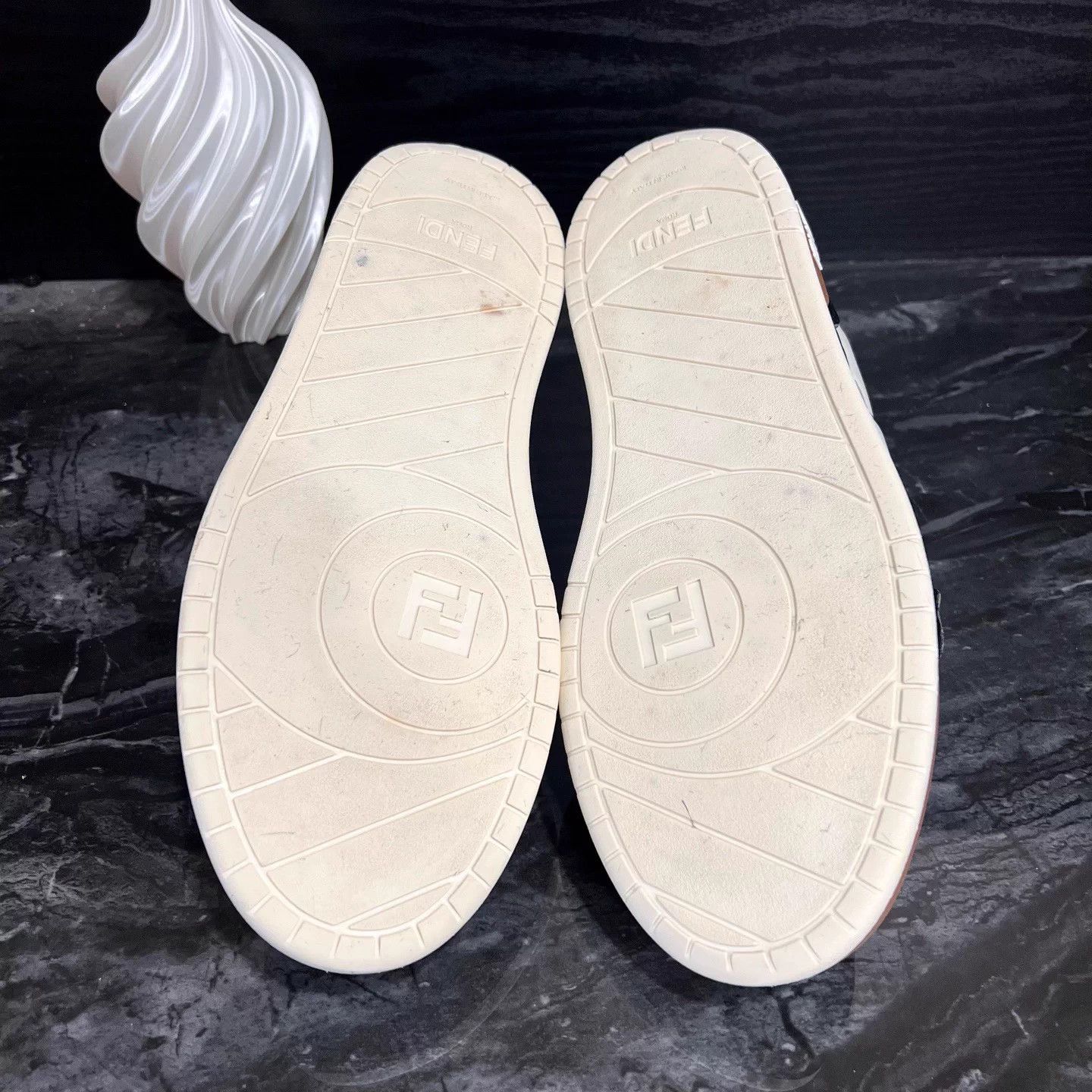 Fendi Fendi 42 black white panda low top sneaker Size US 9 / EU 42 - 5 Thumbnail