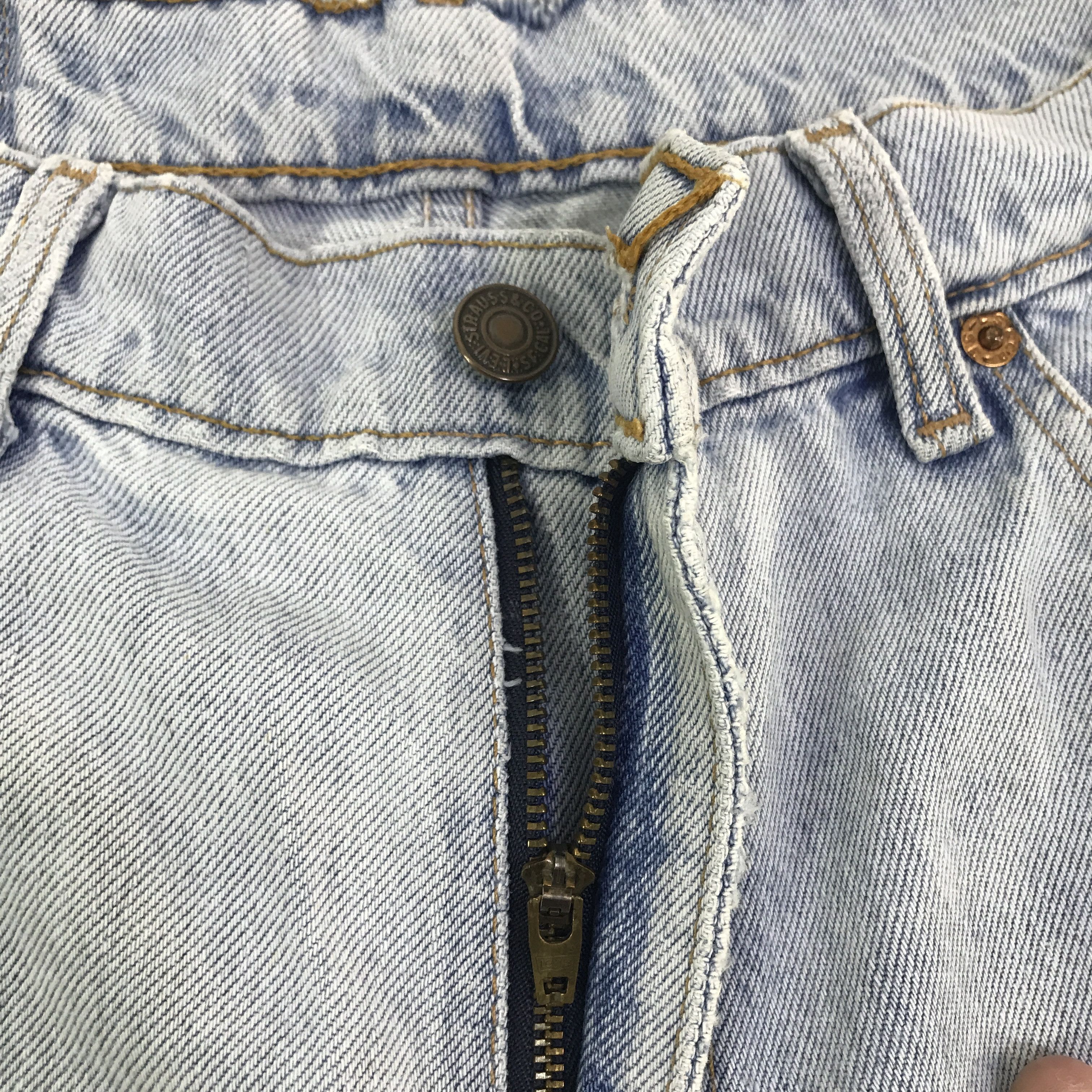 Levi's Vintage Clothing Vintage Levis light Wash Denim Jeans Pants K130B22 Size US 32 / EU 48 - 14 Thumbnail