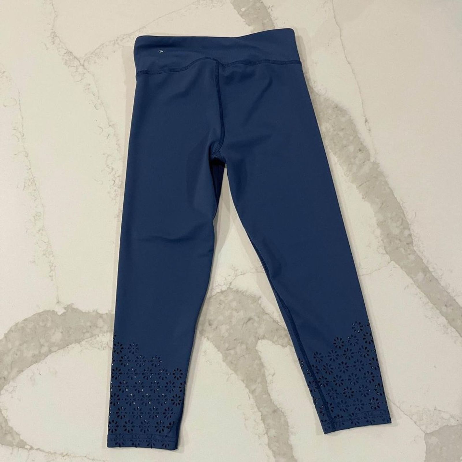 Aeropostale Aeropostale Laser Cut Floral Cropped Leggings Women's Small Size 27" / US 4 / IT 40 - 5 Thumbnail