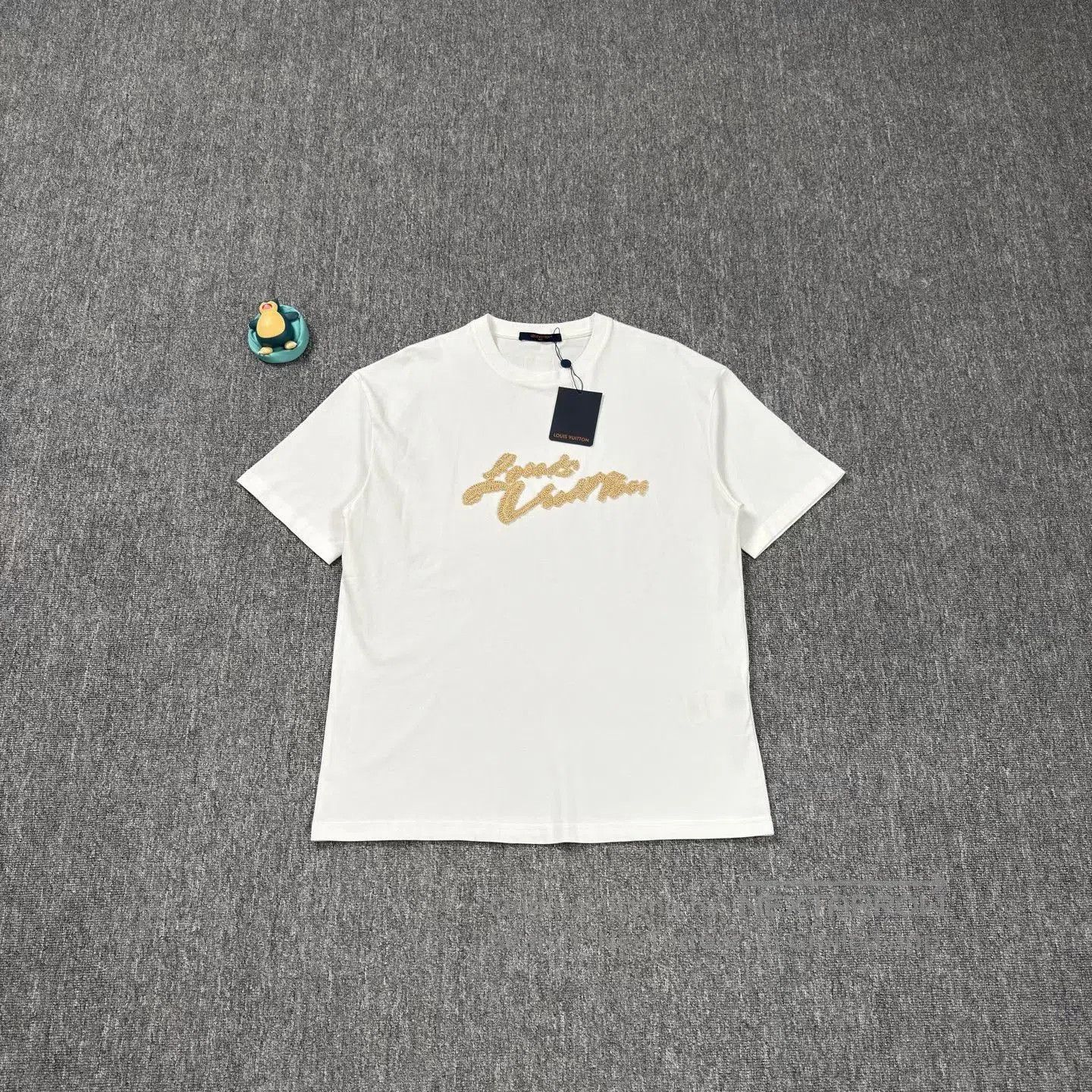 Louis Vuitton LV 25 Embroidered Cursive Slogan Tee. Size US XXL / EU 58 / 5 - 1 Thumbnail