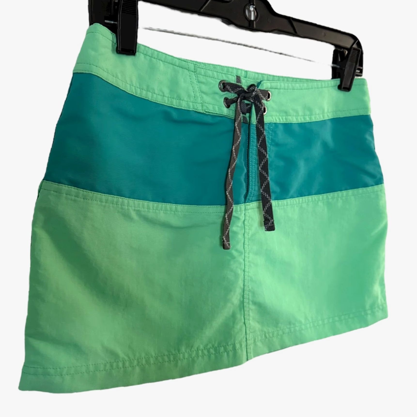 Patagonia Patagonia Women's Bottom Skirt Green Water-Repellent Nylon Retro Board Mini Size 4 Size 27" / US 4 / IT 40 - 3 Thumbnail