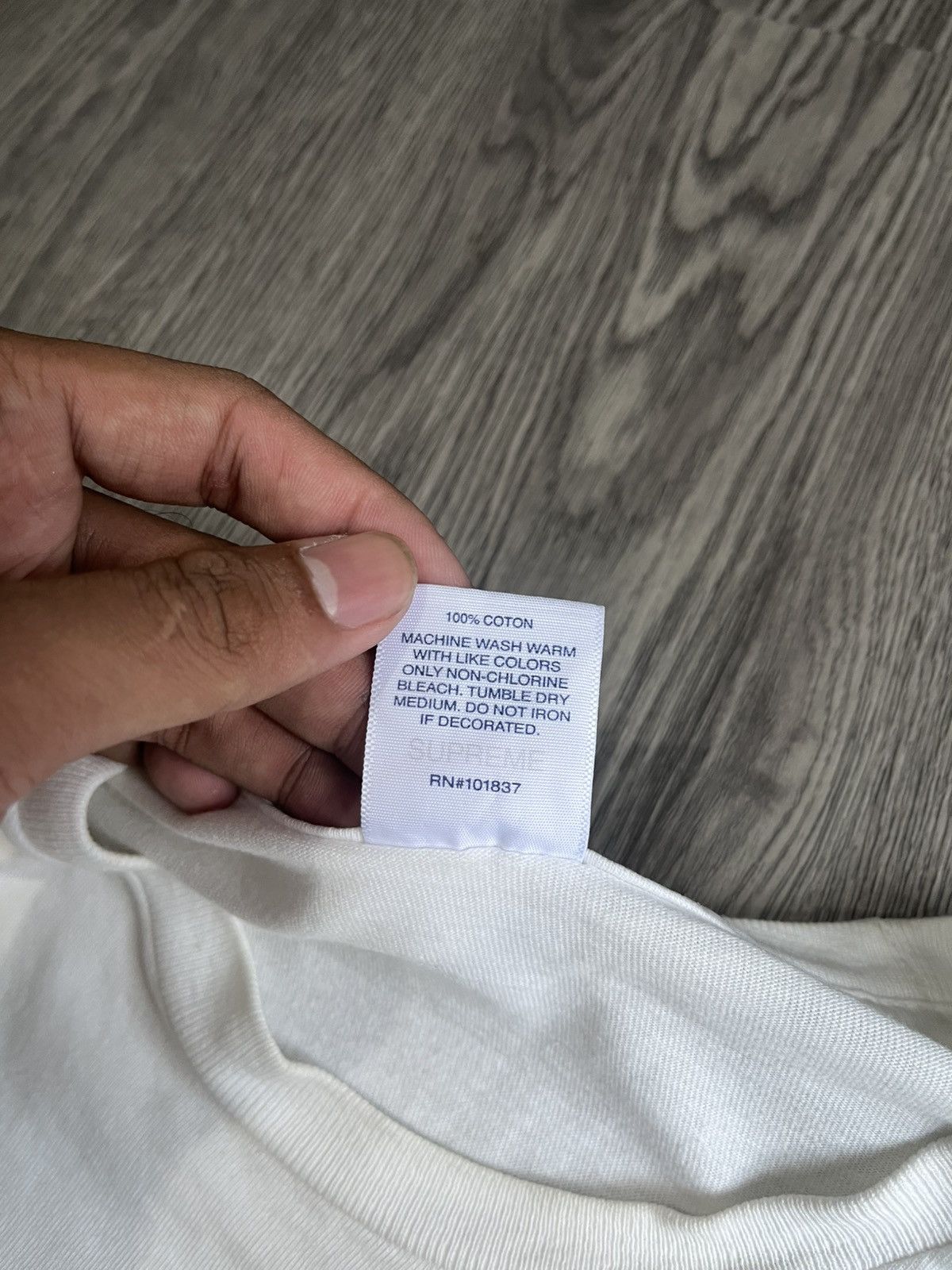 Supreme Supreme Strawberries Tee Spring/Summer 2023 (SS23) Size US M / EU 48-50 / 2 - 6 Thumbnail