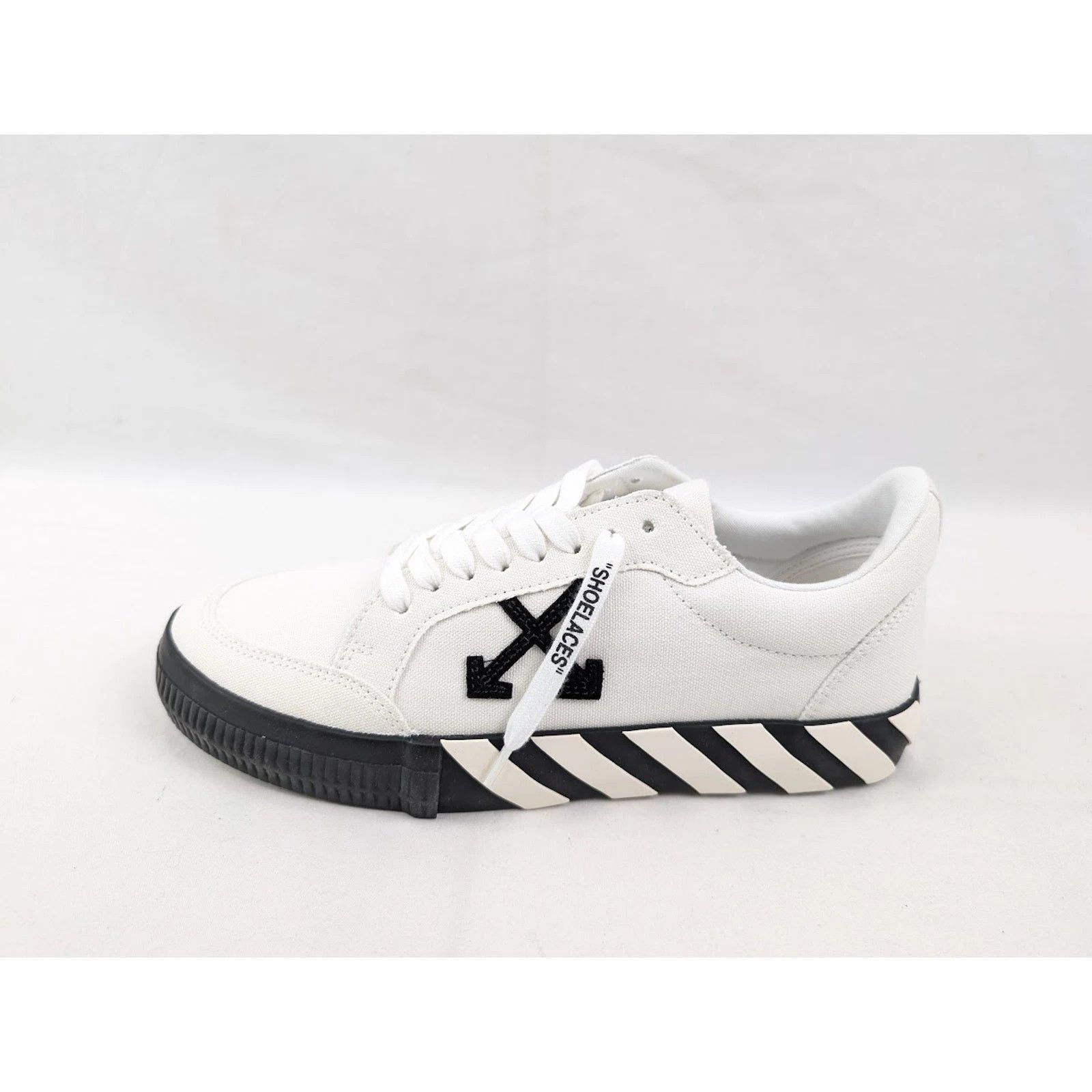 Off-White o1rshd1 Low-Top Sneakers Vulcanized Canvas in White/Black Size US 12 / EU 45 - 1 Thumbnail