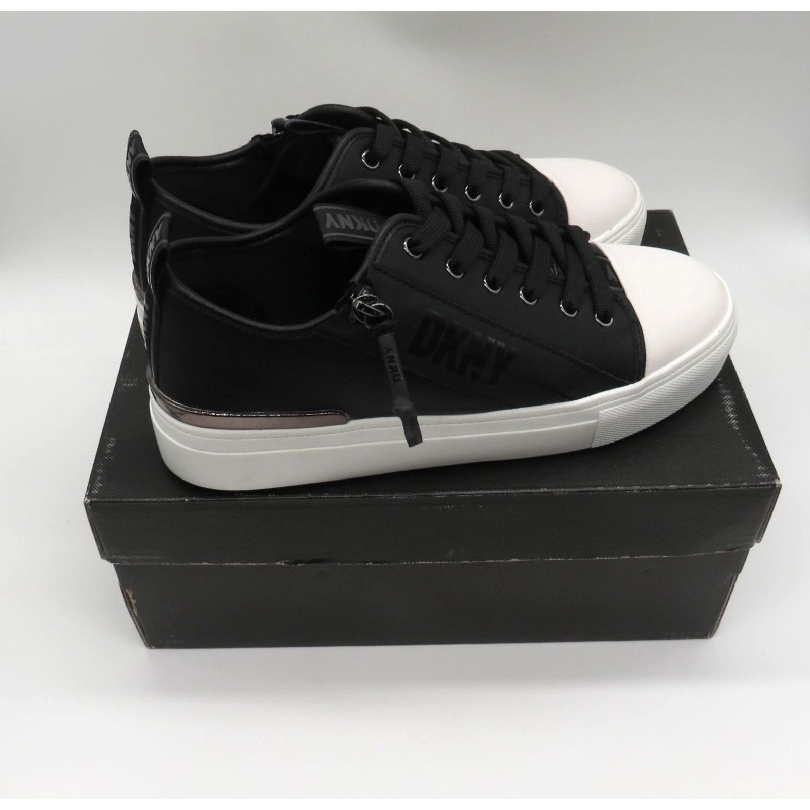 DKNY DKNY Women's Black White Low-Top Sneakers 8M Leather Man-Mad Size US 8 / IT 38 - 1 Thumbnail