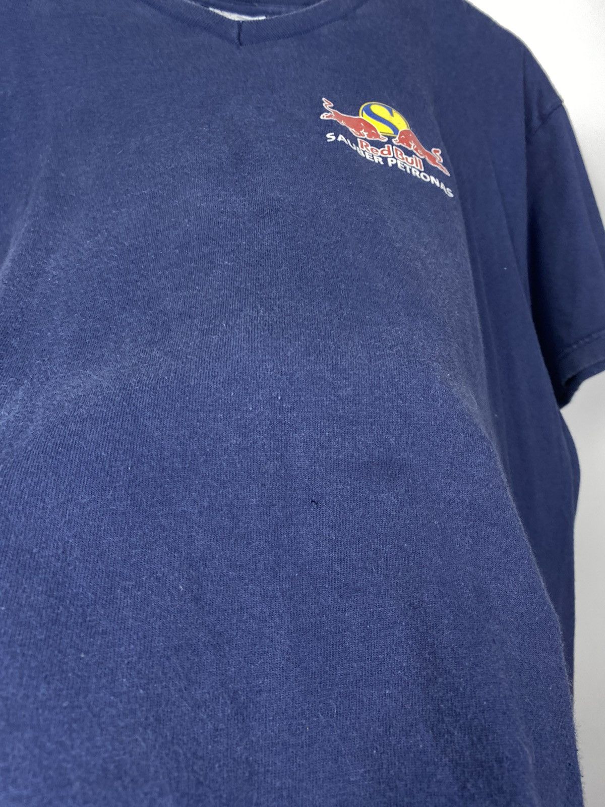 Formula 1 × Red Bull Vintage Red Bull Sauber Petronas Racing Formula 1 One TShirt Size US L / EU 52-54 / 3 - 4 Thumbnail