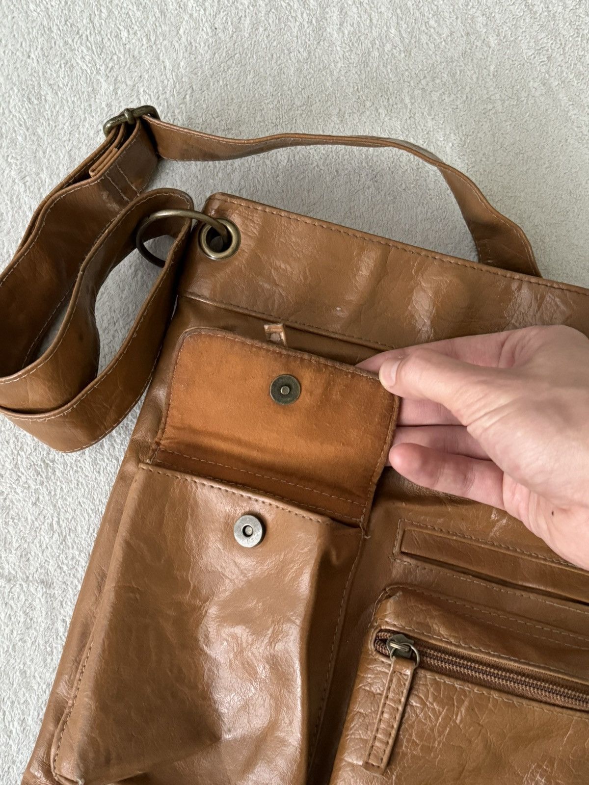Kangol Vintage Kangol leather crossbody messenger bag Size ONE SIZE - 11 Thumbnail