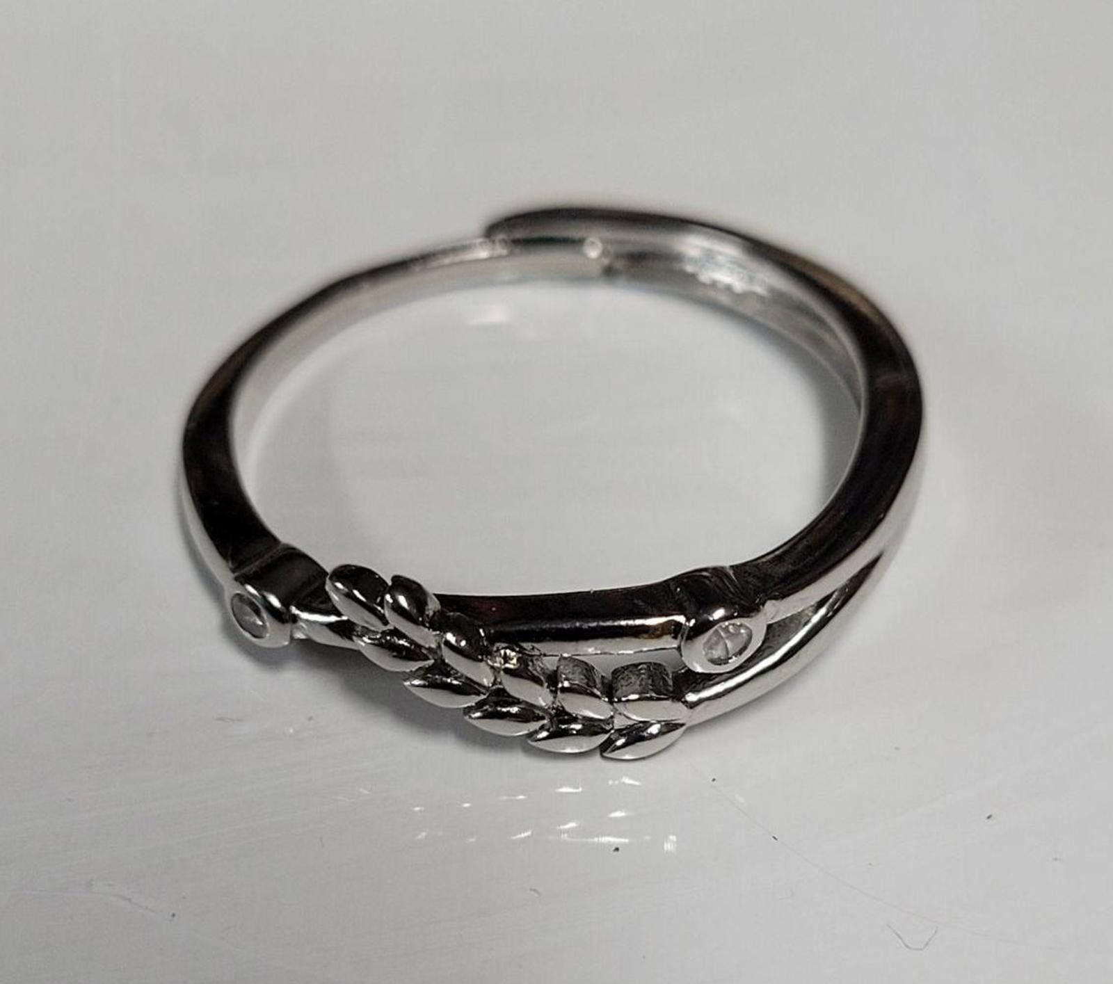 The Unbranded Brand Silver Tone Leaf Adjustable Ring With Sparkling Stones Size ONE SIZE - 1 Thumbnail