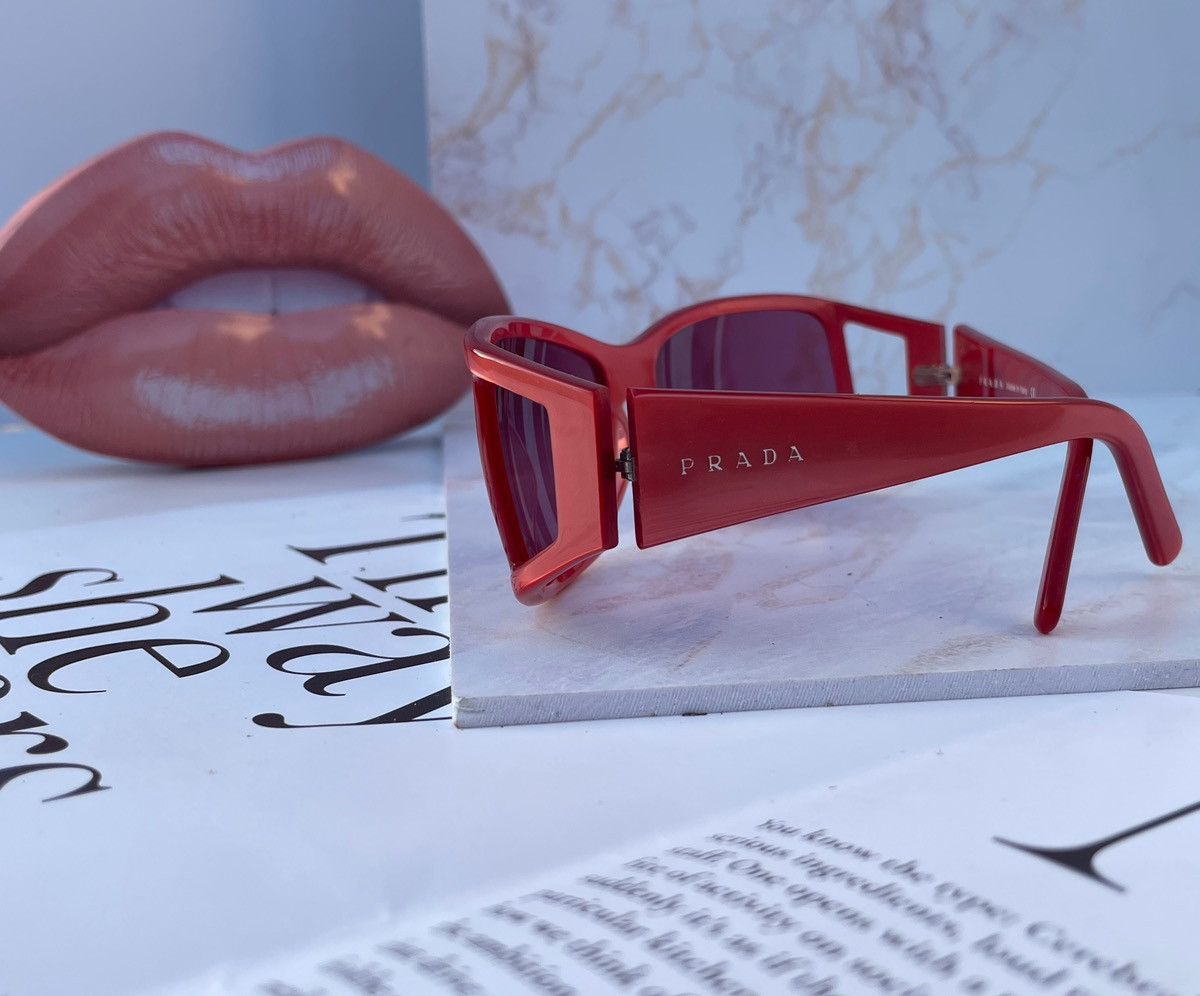 Prada Prada vintage red sunglasses SPR01F Size ONE SIZE - 9 Thumbnail