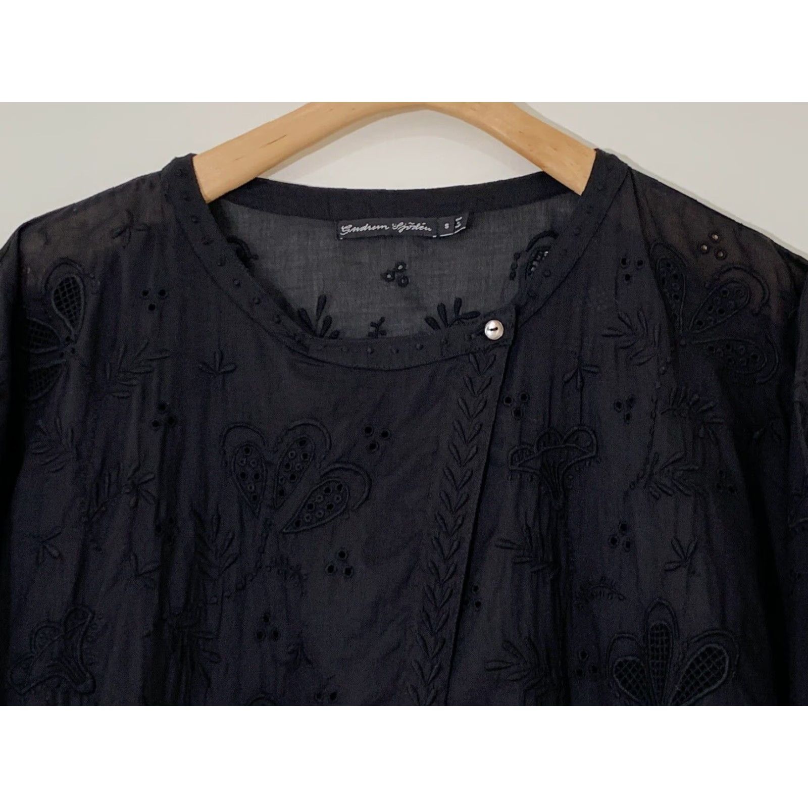 Vintage VINTAGE Gudrun Sjöden Cardigan Jacket Women Sz S Black Embroidered Organic Cotton Lagenlook Buttoned 100% Cotton Womens Size S / US 4 / IT 40 - 2 Thumbnail