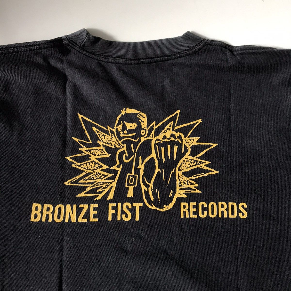 Band Tees × Vintage SKINHEAD VS PSYCHOBILLY Bronze fist Record t shirt tee black Size US M / EU 48-50 / 2 - 16 Thumbnail