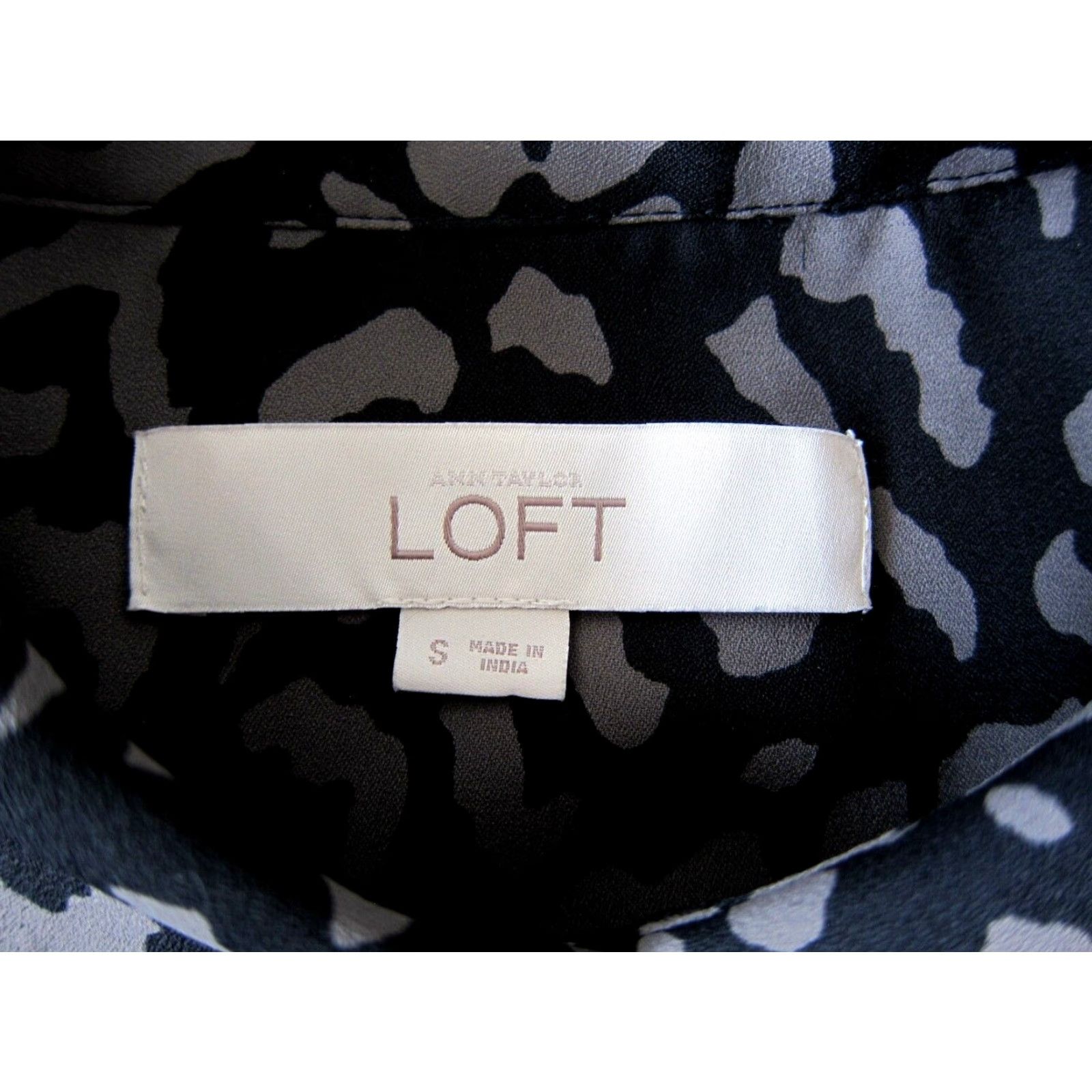 Ann Taylor VINTAGE Ann Taylor Loft Leopard Shirt Dress Small with Pockets Long Sleeve Collared Knee Length Black Grey Leopard Pattern Women Shirt Dress? Size S / US 4 / IT 40 - 4 Thumbnail