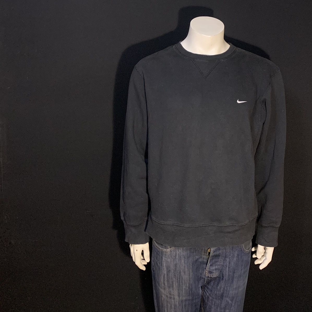 Nike × Vintage Vintage 00s Black Nike Crewneck Sweatshirt Mini Swoosh Size US L / EU 52-54 / 3 - 1 Thumbnail