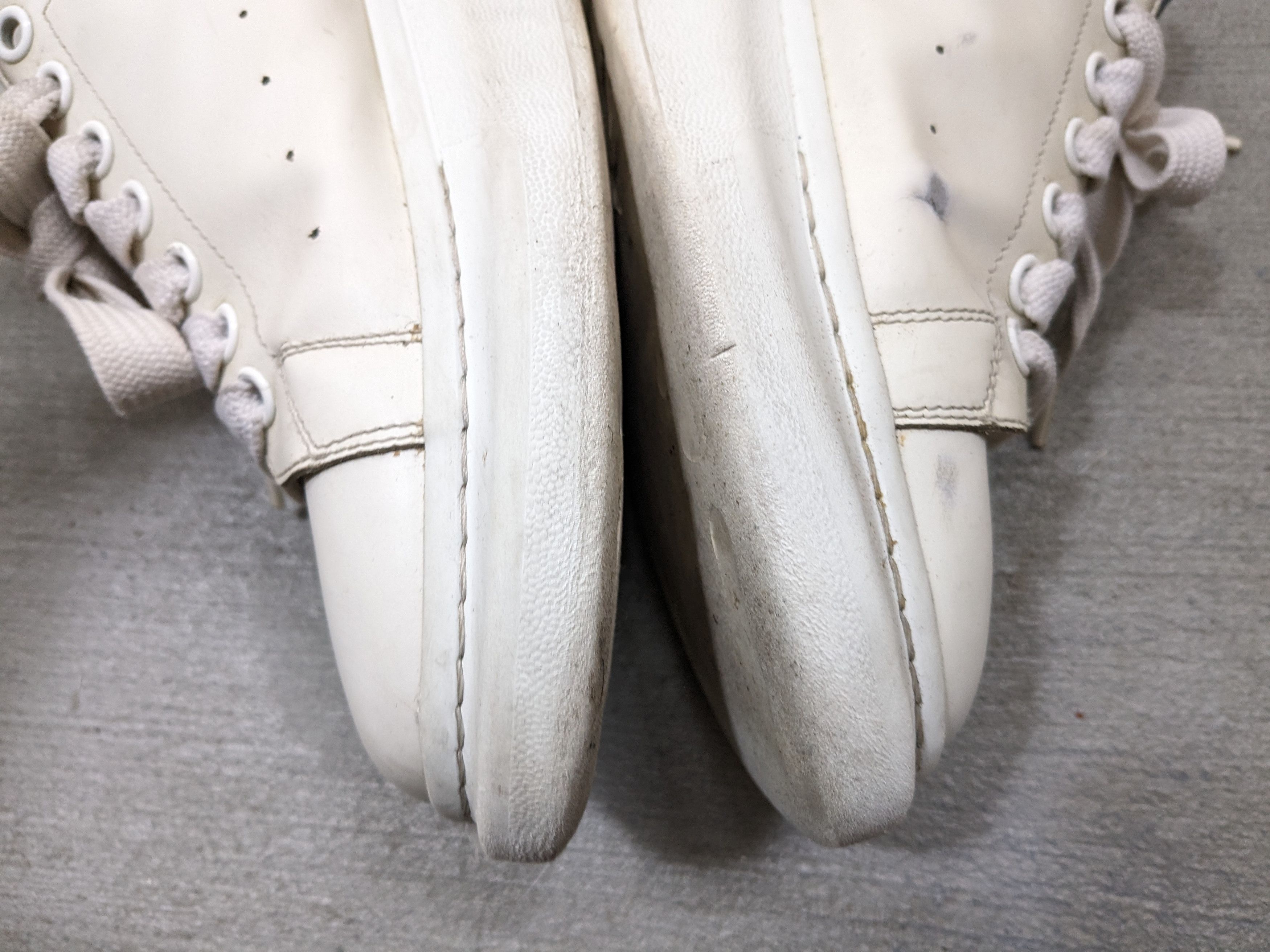 Alexander McQueen Alexander Mcqueen Oversized Larry Sneakers 11 44 White Size US 11 / EU 44 - 14 Thumbnail