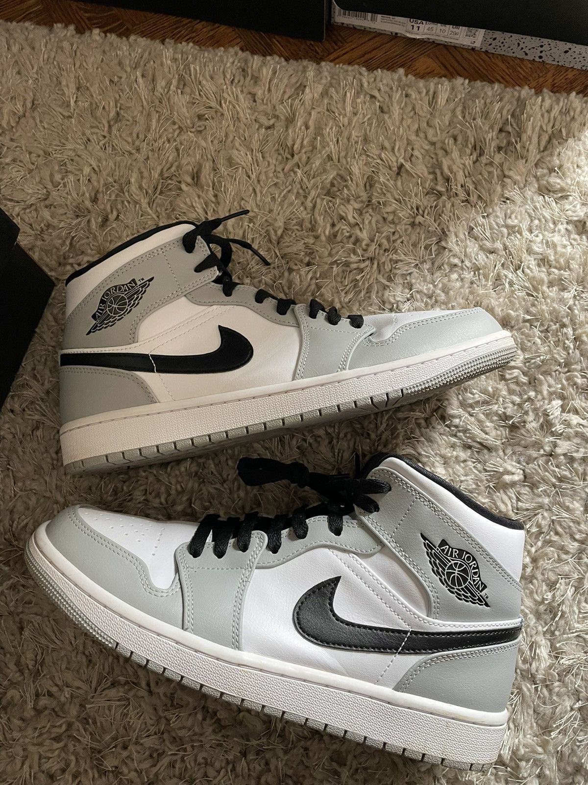 Jordan Brand Jordan 1 Mid Smoke Grey Size US 9 / EU 42 - 2 Thumbnail