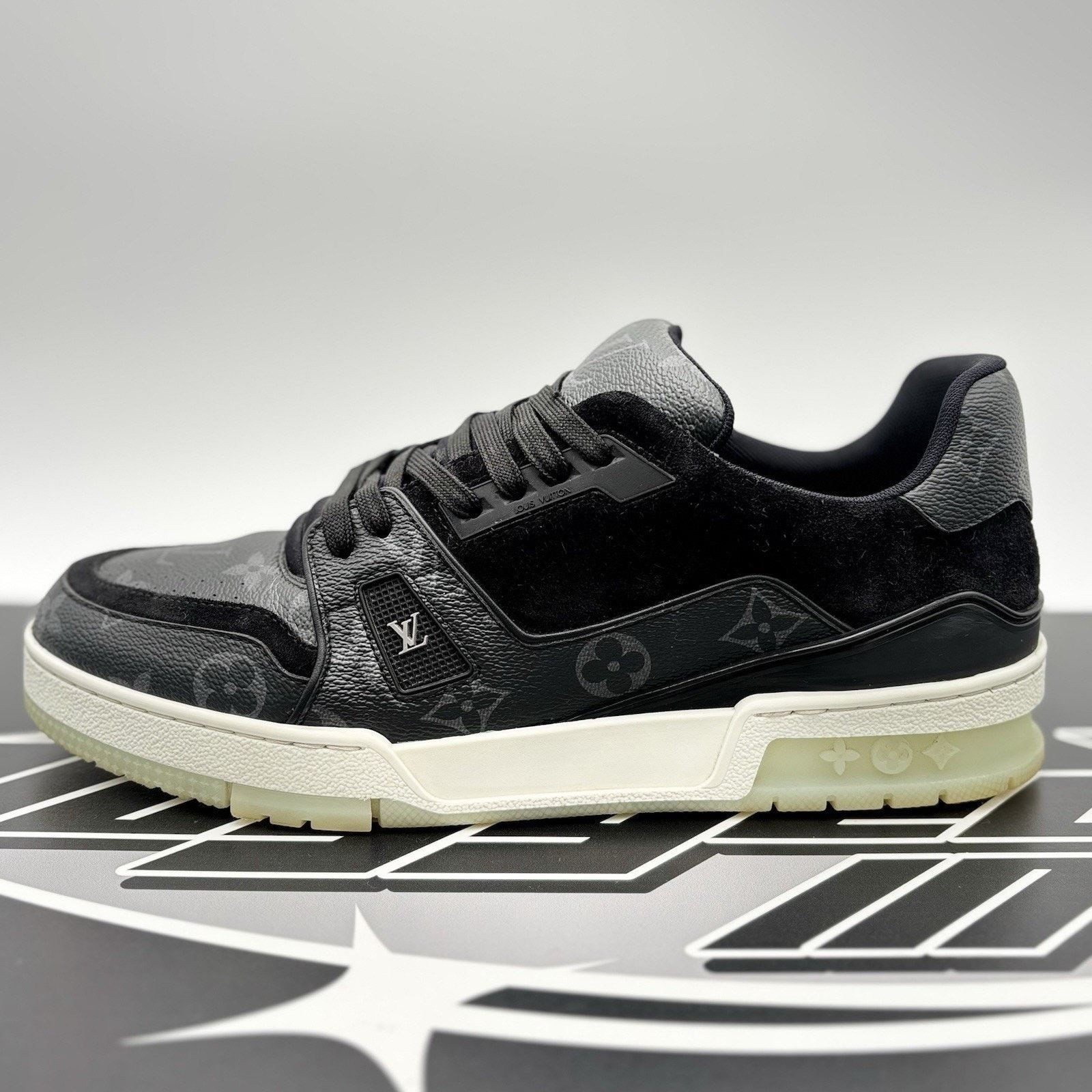 Louis Vuitton Louis Vuitton Trainer ' Black Monogram ' | GOOD CONDITION! Size US 9.5 / EU 42-43 - 11 Thumbnail
