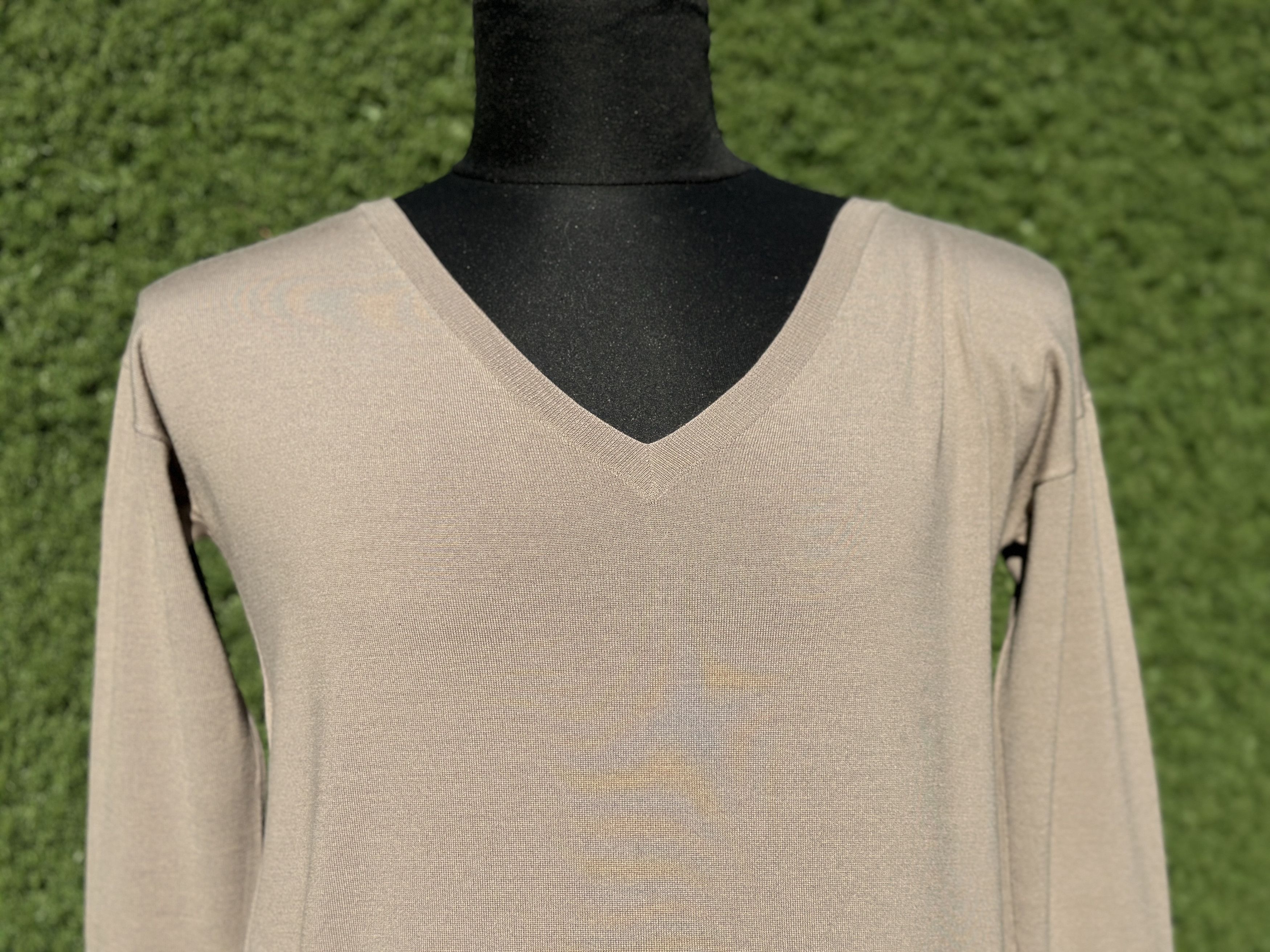 Ralph Lauren Purple Label Ralph Lauren Purple Label V-Neck Wool Knit Sweater Size S Size S / US 4 / IT 40 - 4 Thumbnail
