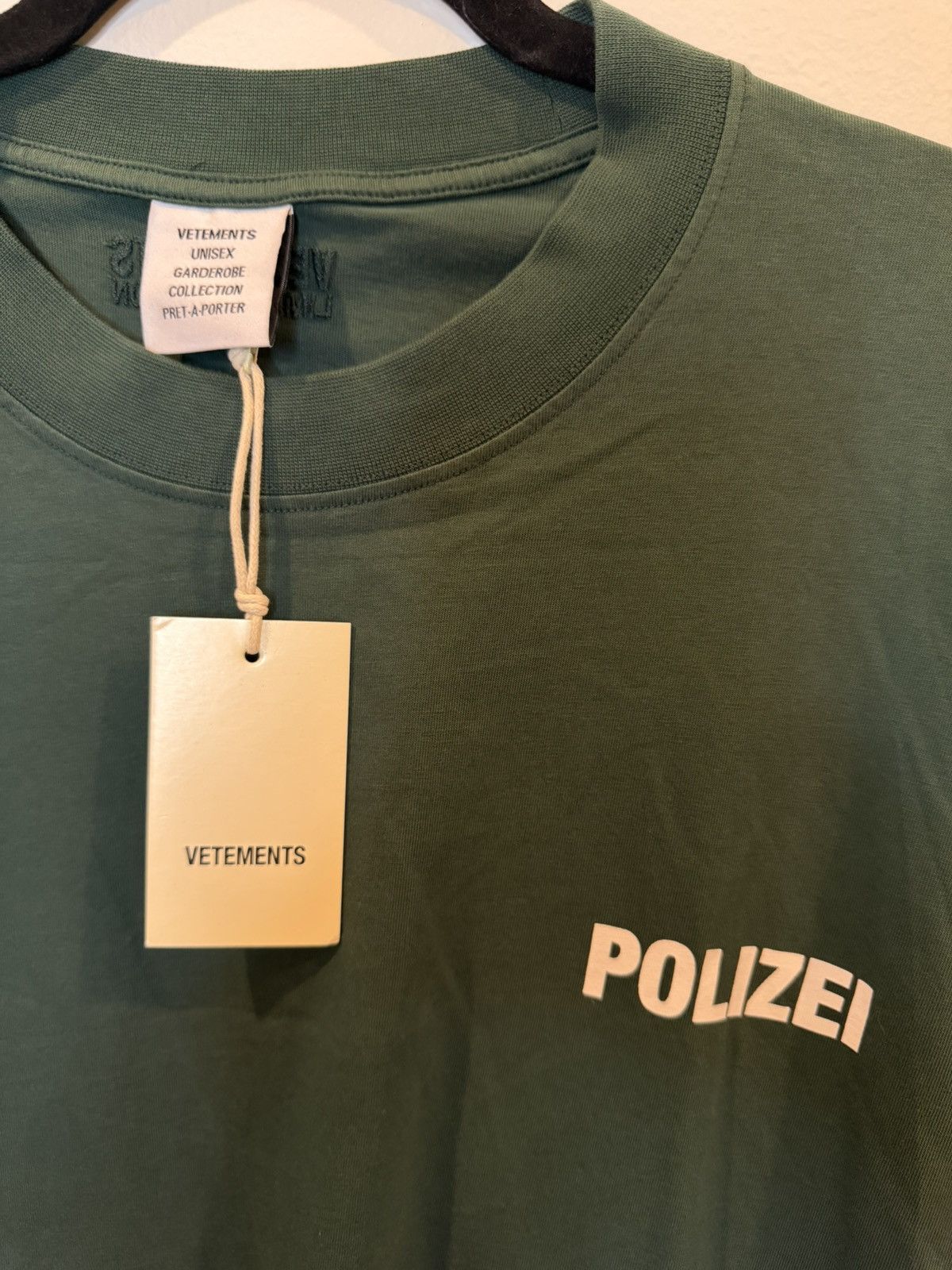 Vetements Vetements Polizei Tee Size US M / EU 48-50 / 2 - 2 Thumbnail