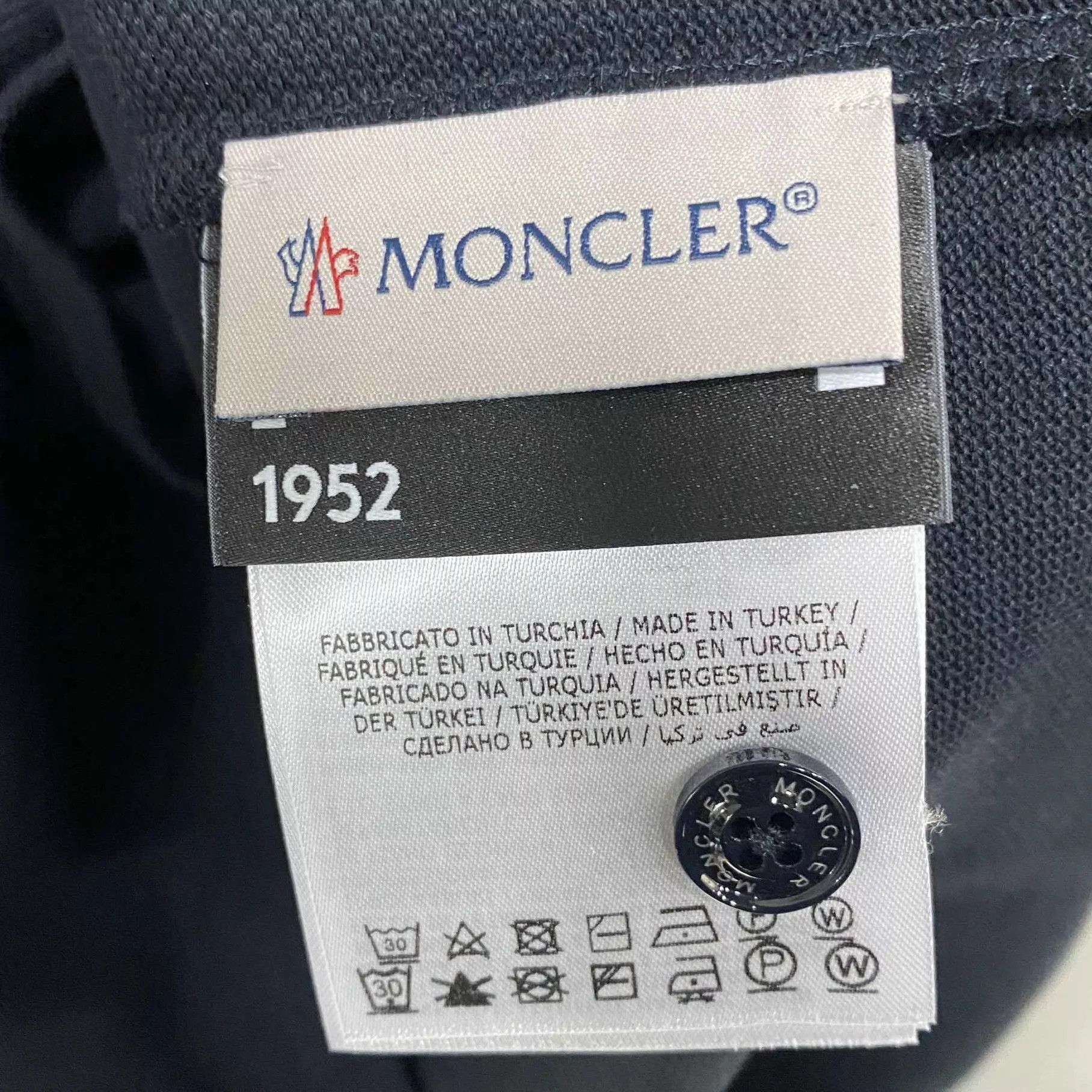 Moncler Moncler Black Red Logo Polo Shirt S Size US S / EU 44-46 / 1 - 6 Thumbnail