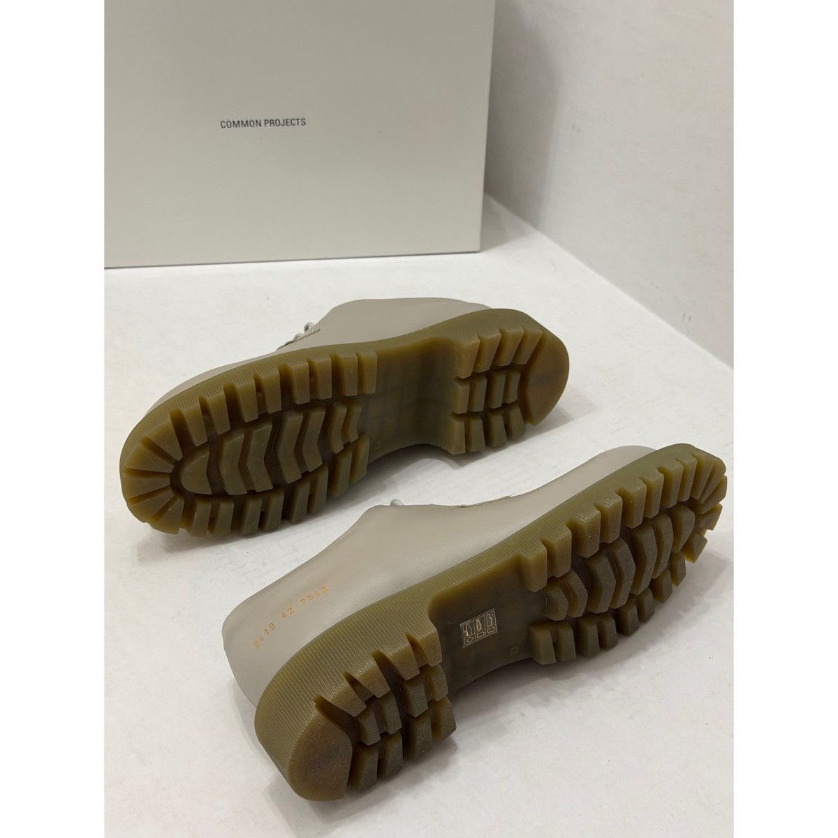 Common Projects COMMOM PROJECTS GREY DERBY WITH SUPER SOLE Size US 9 / EU 42 - 20 Thumbnail