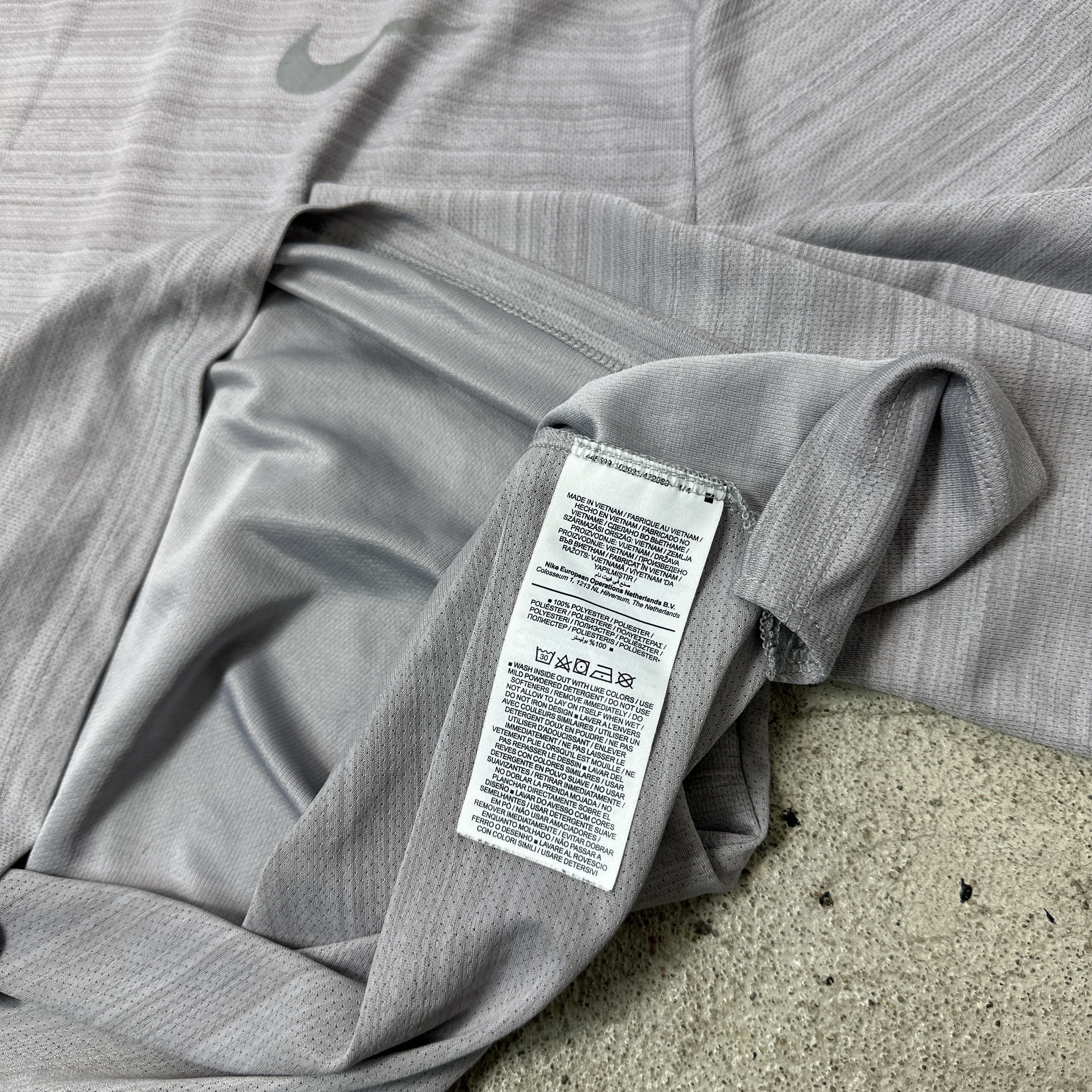Nike Vintage Sporty Active Nike Running Dri-Fit Longsleeve 00s Size US L / EU 52-54 / 3 - 5 Thumbnail