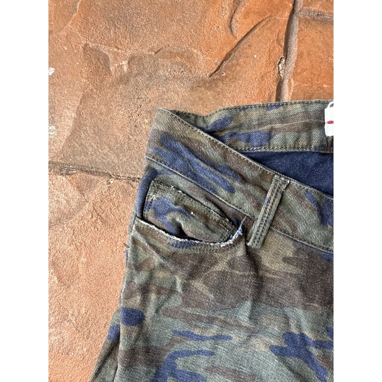 Vintage Etienne Marcel Camo Skinny Jeans Women's 24x27.5 Ankle Zipper Denim Slim 24 Camo Size 42" / US 20 - 6 Thumbnail