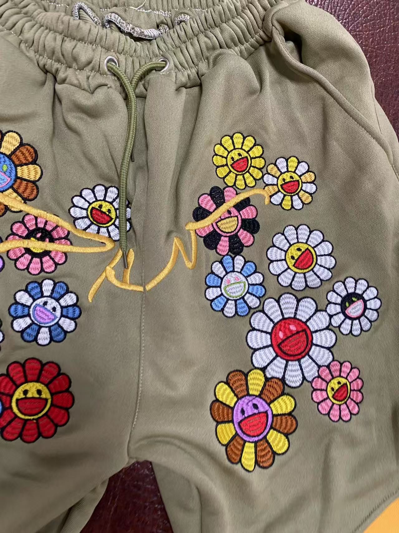 Vintage Streetwear loose-fitting embroidered shorts Size US 33 - 3 Thumbnail