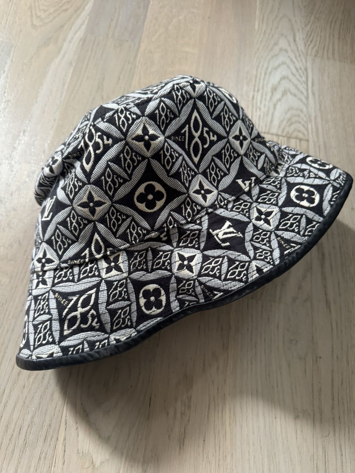 Louis Vuitton LOUIS VUITTON hat marked S see real tape measurements in pho Size ONE SIZE - 1 Thumbnail