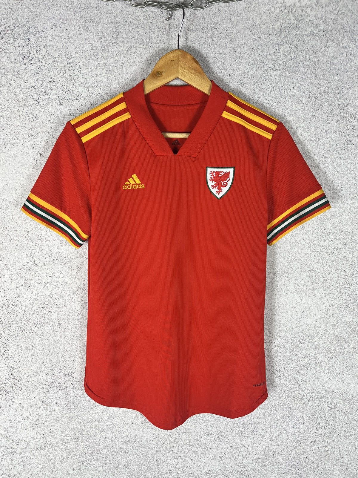 Adidas Adidas Wales National Team 2020 Home Soccer Jersey Shirt Size US S / EU 44-46 / 1 - 1 Thumbnail