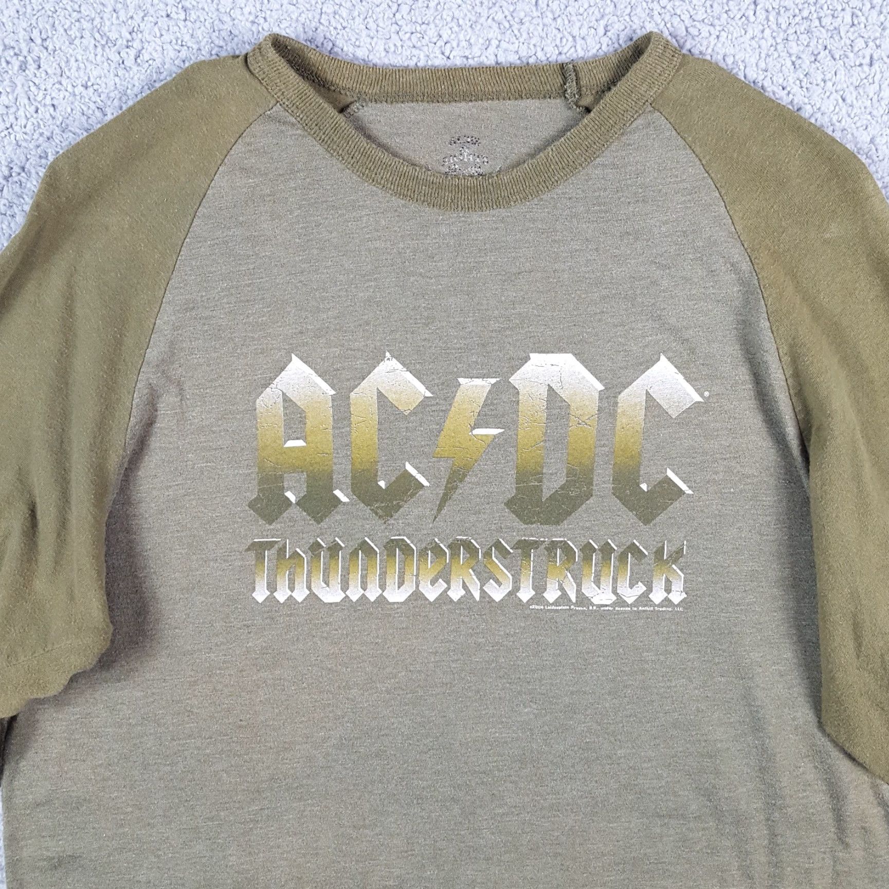 Vintage Vintage ACDC Thunderstruck Y2K Raglan Mens Medium Concert Band Rock Tour T Shirt Size US M / EU 48-50 / 2 - 2 Thumbnail