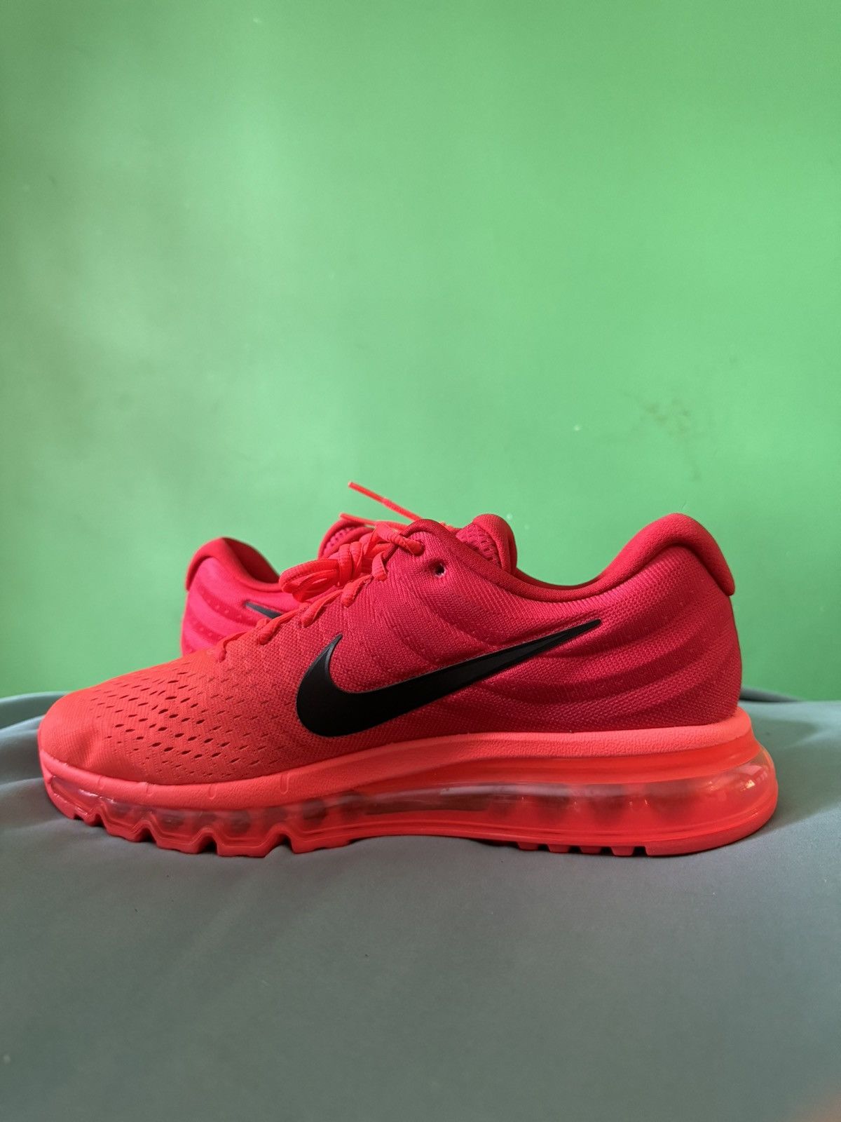 Nike Nike Air Max 2017 Size US 11 / EU 44 - 2 Thumbnail