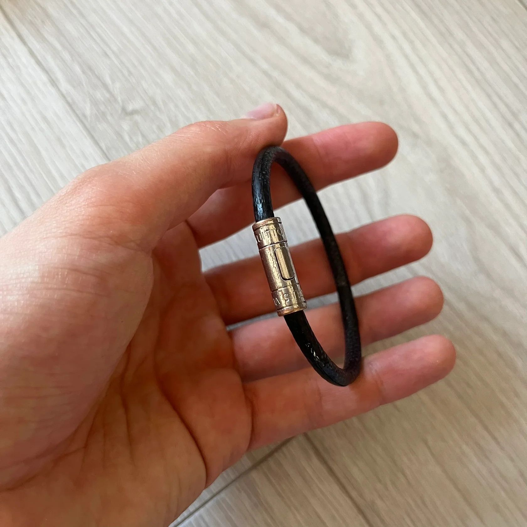 Louis Vuitton Louis Vuitton Keep It Bracelet Damier Graphite Canvas Size ONE SIZE - 10 Thumbnail