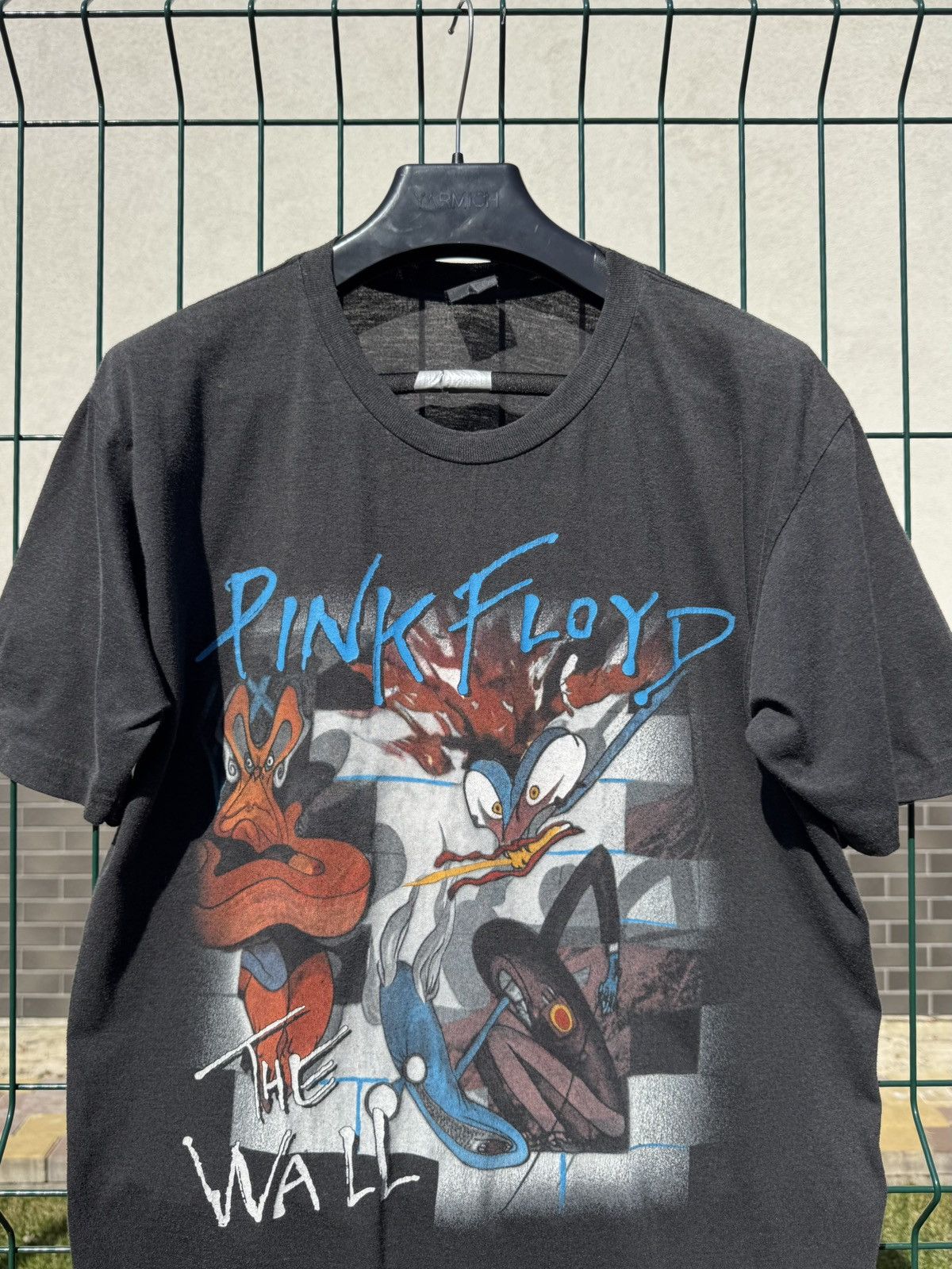 Band Tees Vintage 1995 Pink Floyd The Wall Single Stitching Tee Size US L / EU 52-54 / 3 - 3 Thumbnail