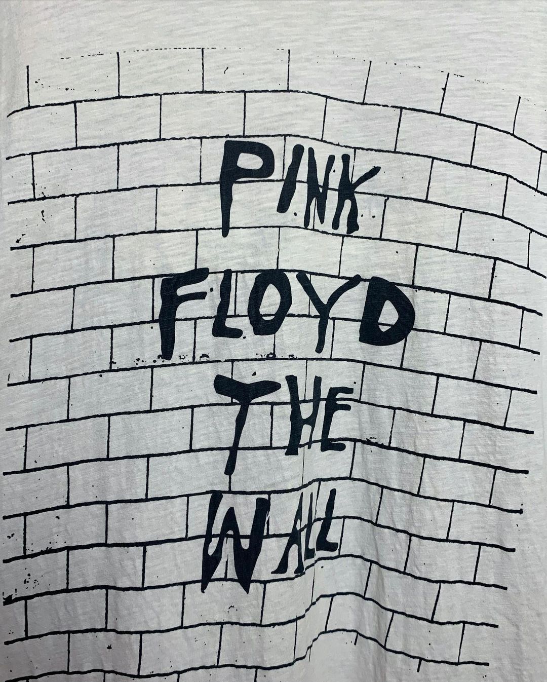 Band Tees Pink Floyd The Wall Cover Distressed T-Shirt H&M 2017 2010s Size US XL / EU 56 / 4 - 4 Thumbnail