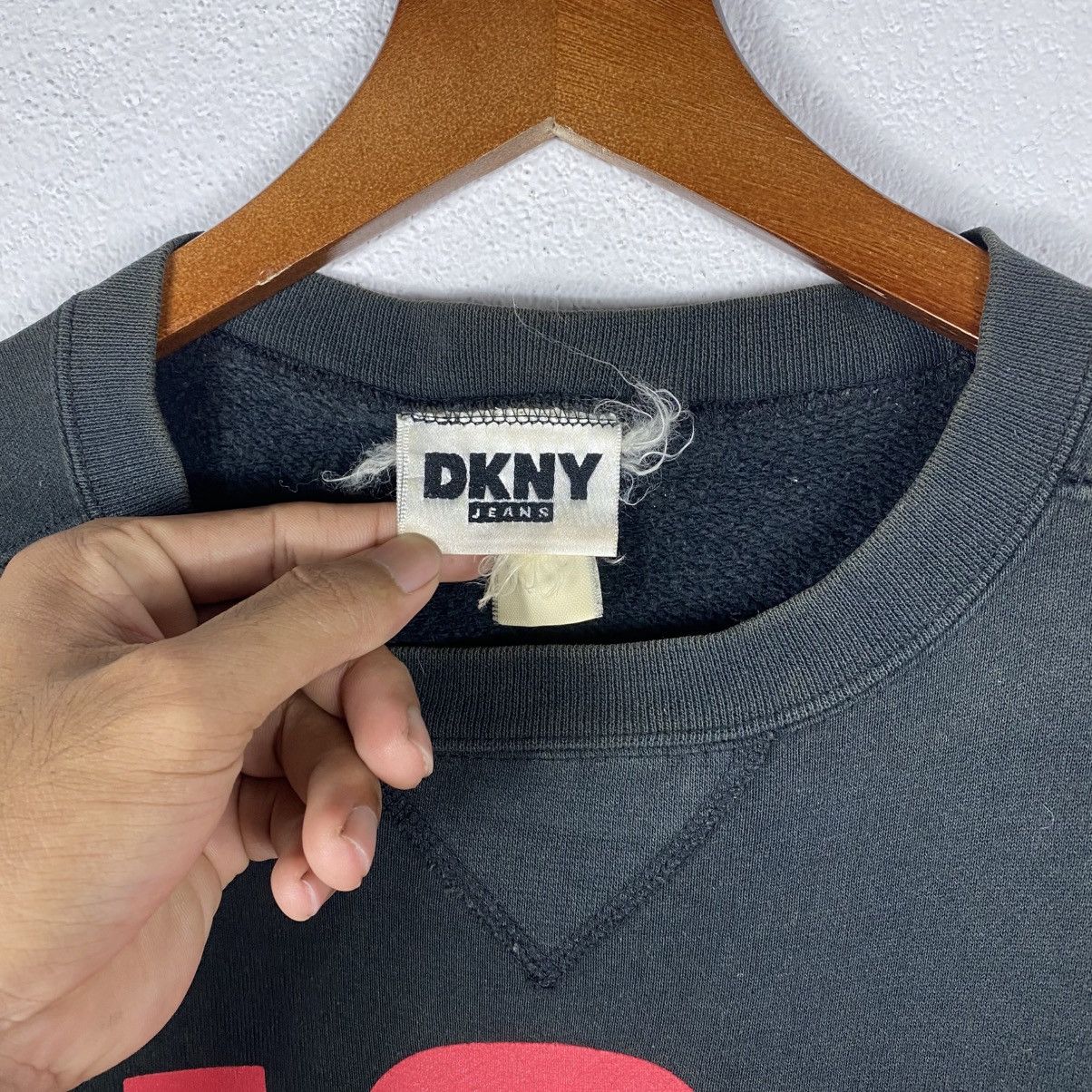 DKNY × Vintage Vintage USA DKNY Big Logo Sweatshirt Size US XL / EU 56 / 4 - 4 Thumbnail
