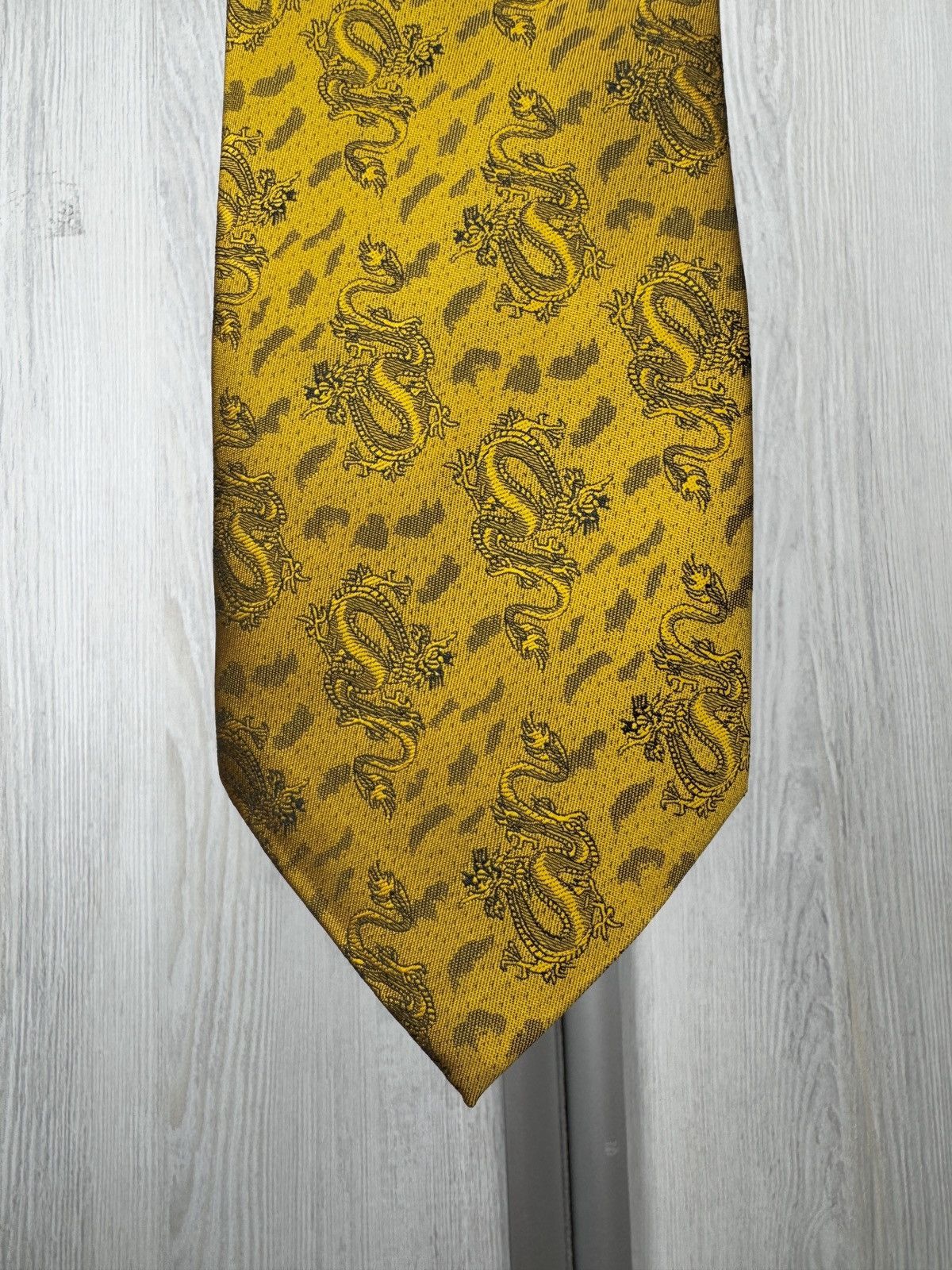 Giorgio Armani Giorgio Armani 100% silk hand made japanese dragon necktie Size ONE SIZE - 1 Thumbnail