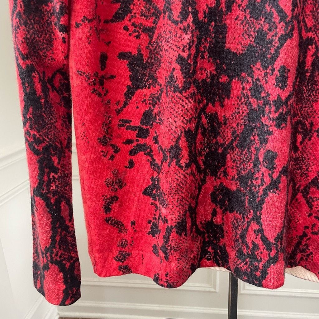 Lord & Taylor NWT Lord & Taylor 100% 2-Ply Cashmere Red Black Snakeskin Cr Size M / US 6-8 / IT 42-44 - 3 Thumbnail