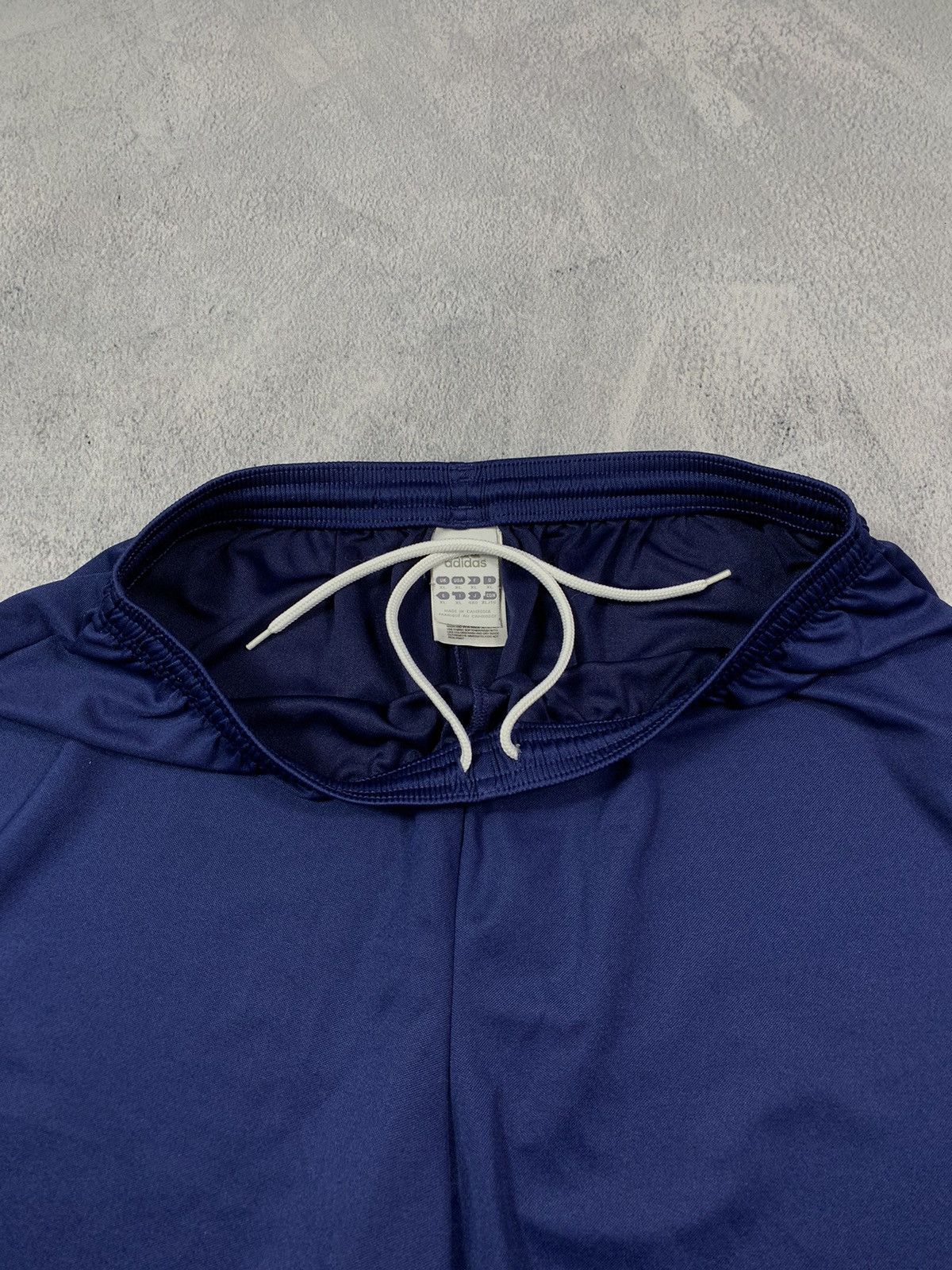 Adidas × Vintage Vintage Adidas shorts streetwear Y2K casual style size XL Size US 36 / EU 52 - 4 Thumbnail