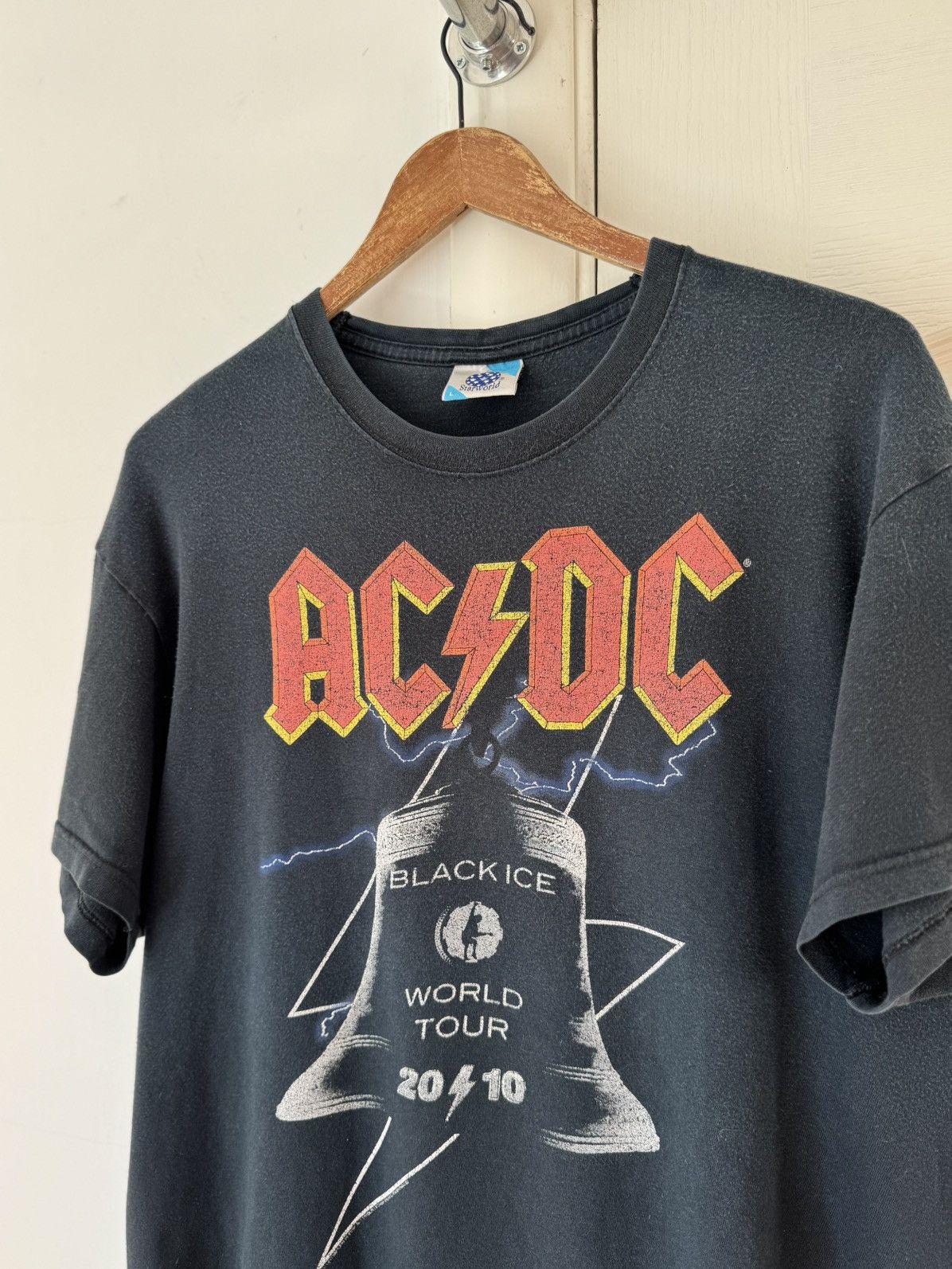 Band Tees Vintage ACDC Rock Metal Band T Shirt Duty Free Size US L / EU 52-54 / 3 - 4 Thumbnail