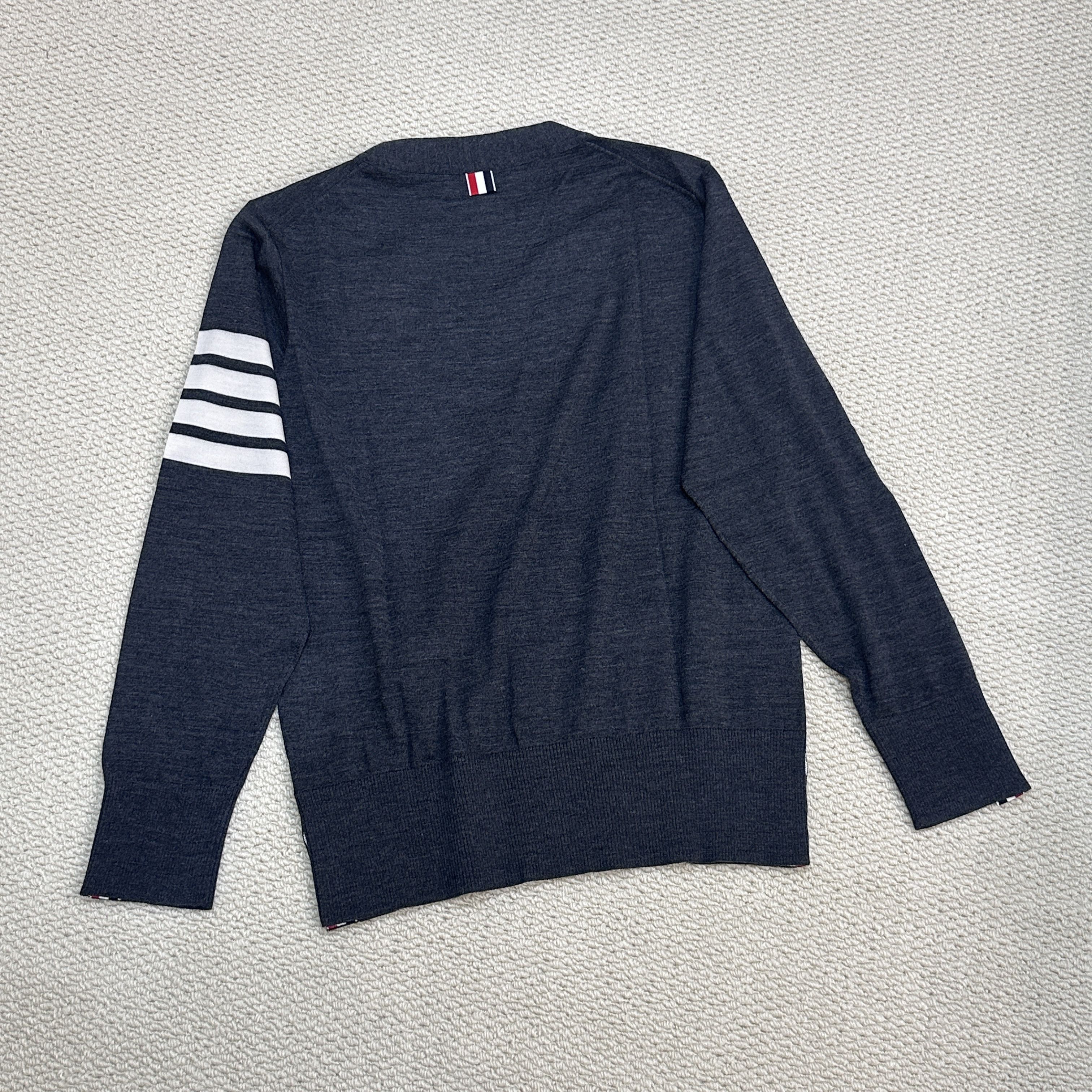 Thom Browne CLASSIC V-NECK CARDIGAN IN FINE MERINO WOOL Size US M / EU 48-50 / 2 - 3 Thumbnail