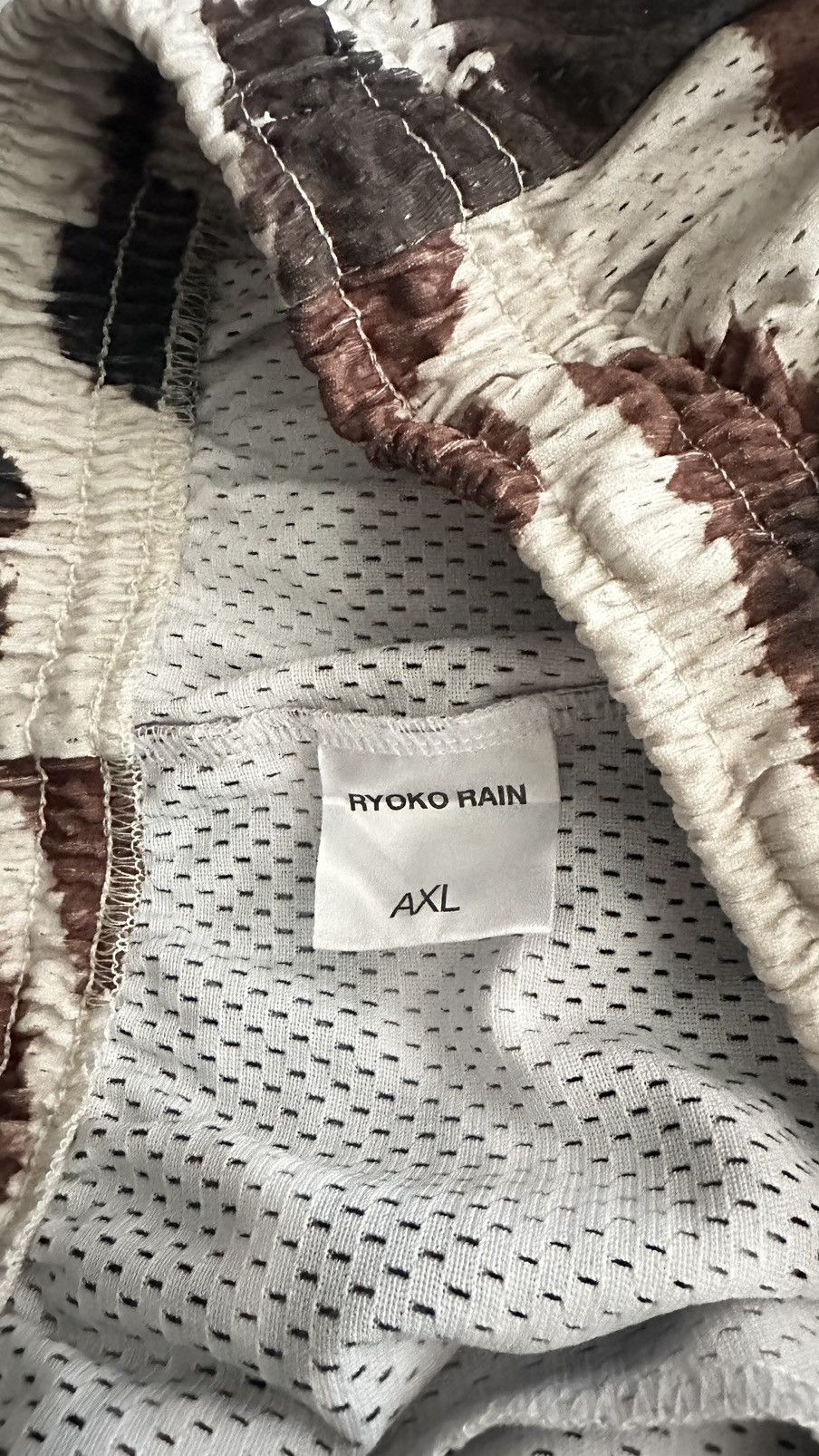 Other Ryoko Rain Cow Print Shorts Size US 34 / EU 50 - 5 Thumbnail