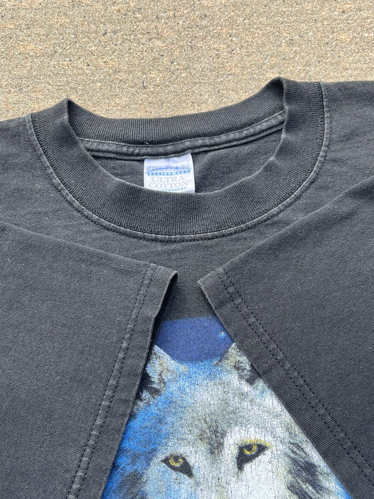 Vintage VINTAGE Y2K ANIMALS “NIGHT of the WOLVES” FADED T-SHIRT Size US XL / EU 56 / 4 - 13 Thumbnail
