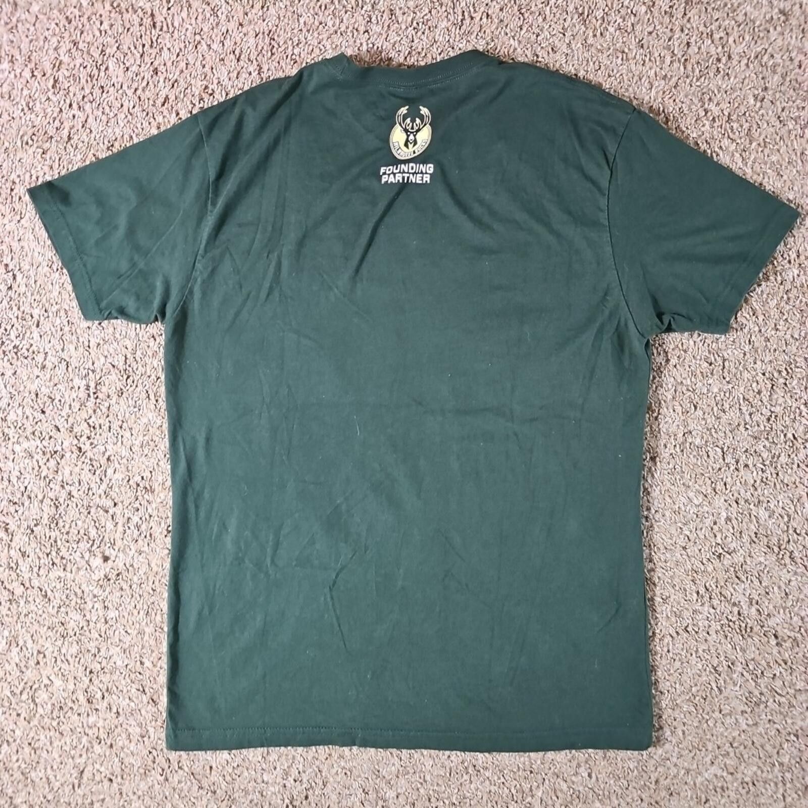 Next Level Apparel Next Level Fear The Deer L Milwaukee Bucks Tshirt Size US L / EU 52-54 / 3 - 5 Thumbnail